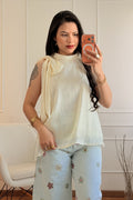 Blusa com Laço Lateral e Detalhe em Renda ELLI WHITE - lavishiochicBlusaELLI WHITE