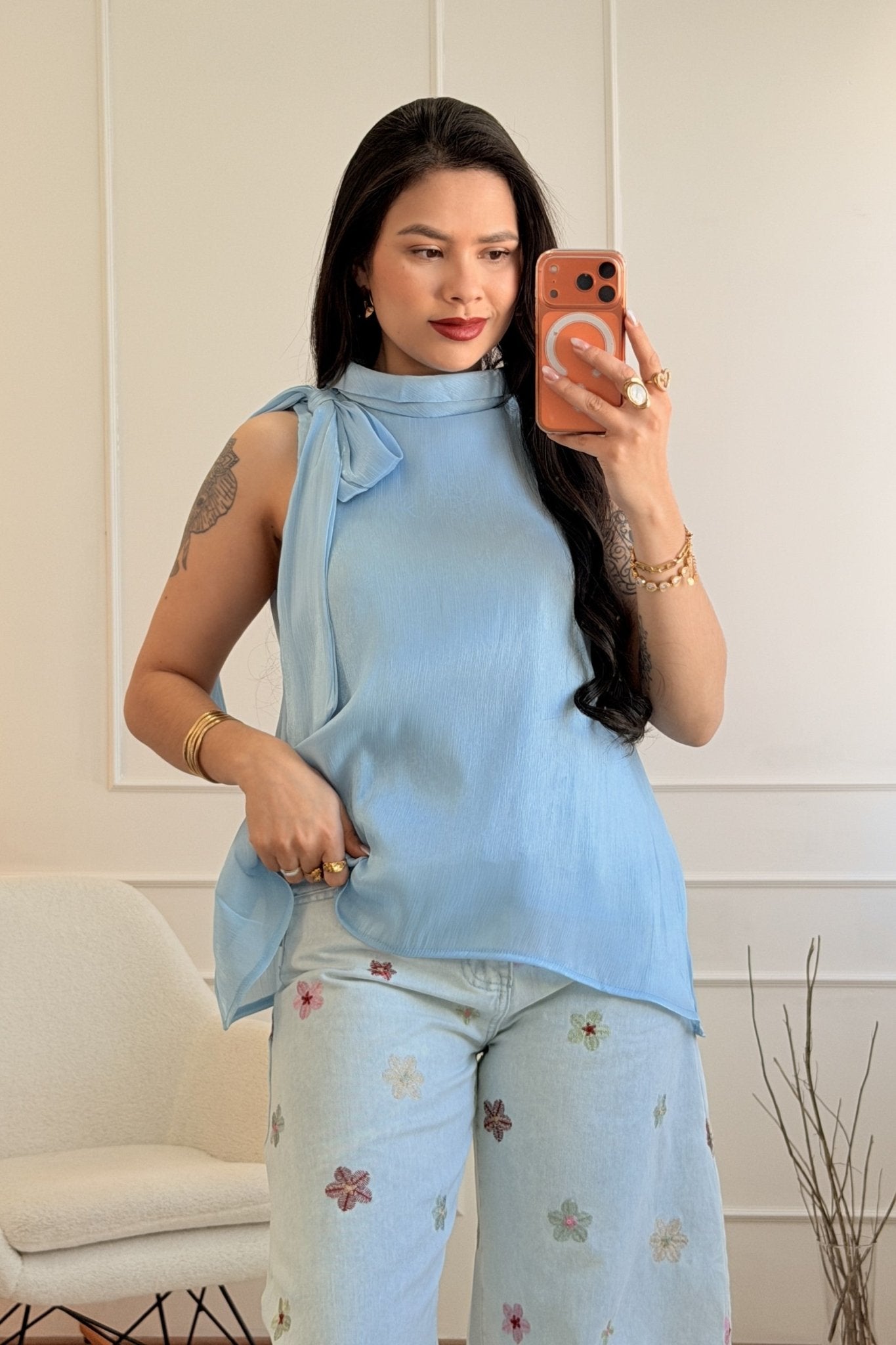 Blusa com Laço Lateral e Detalhe em Renda ELLI WHITE - lavishiochicBlusaELLI WHITE