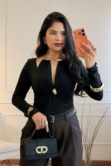 Body com decote drapeado e detalhe metálico - lavishiochicbodylavishiochic