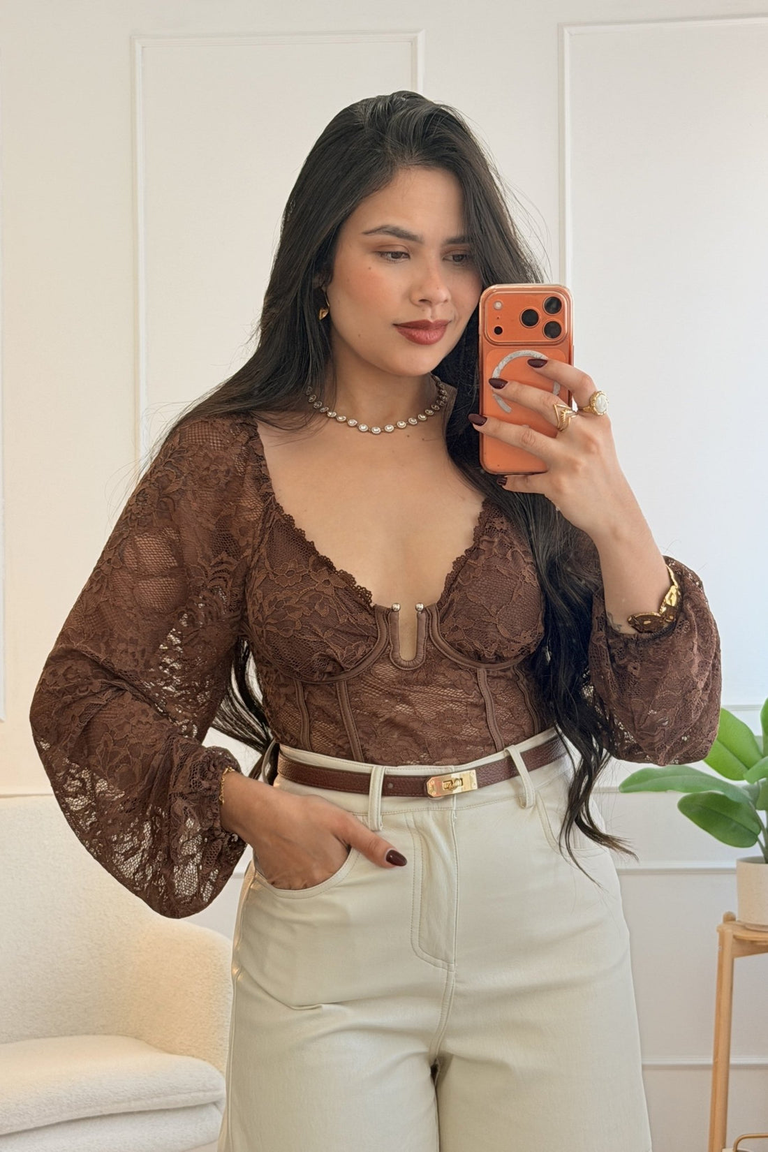 Body de renda com decote em V AZAKA - lavishiochicbodyAZAKA