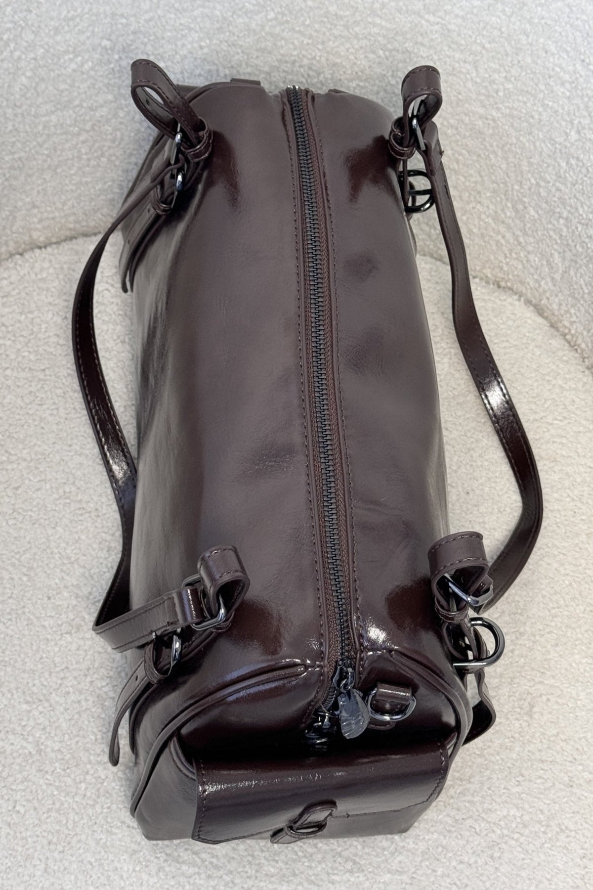 Bolsa cilíndrica vintage em pele cera, mão e tiracolo - lavishiochicMalalavishiochic