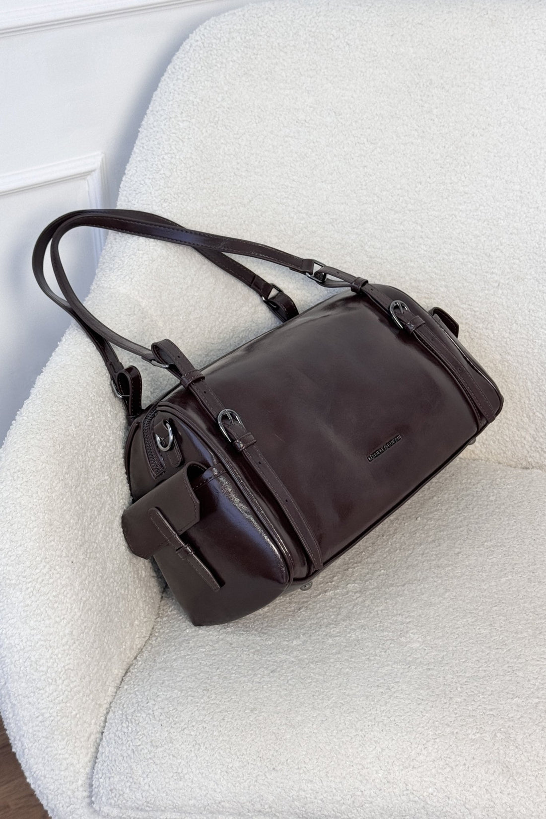 Bolsa cilíndrica vintage em pele cera, mão e tiracolo - lavishiochicMalalavishiochic