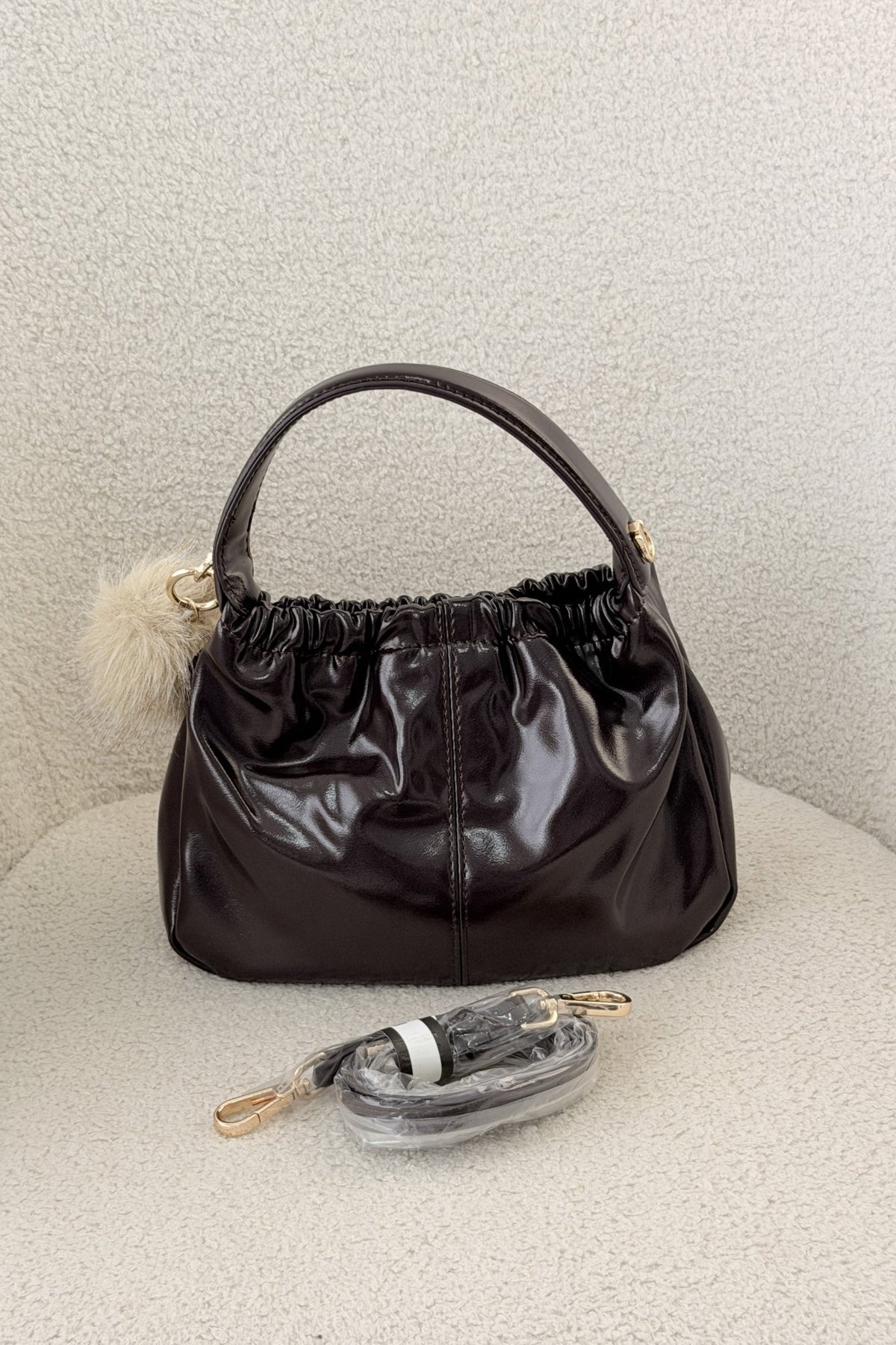 Bolsa de mão brilhante com pompom - lavishiochicMalalavishiochic