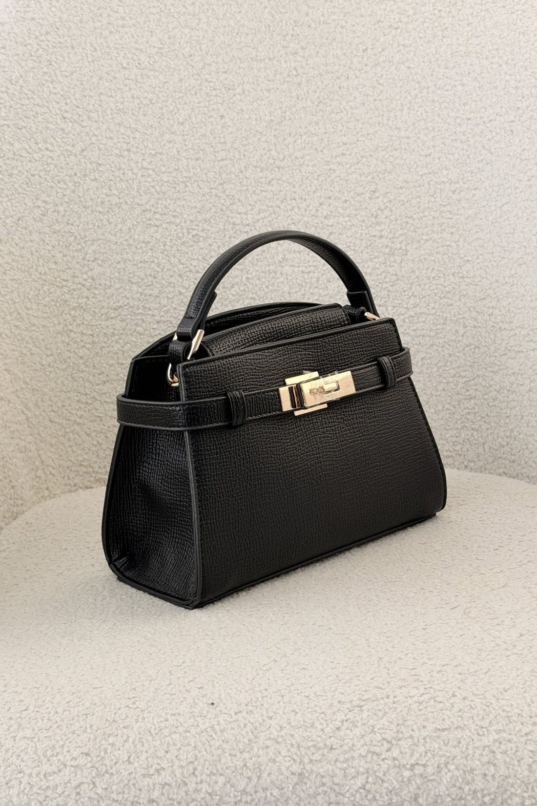 Bolsa de mão com fecho metálico - lavishiochicMalalavishiochic