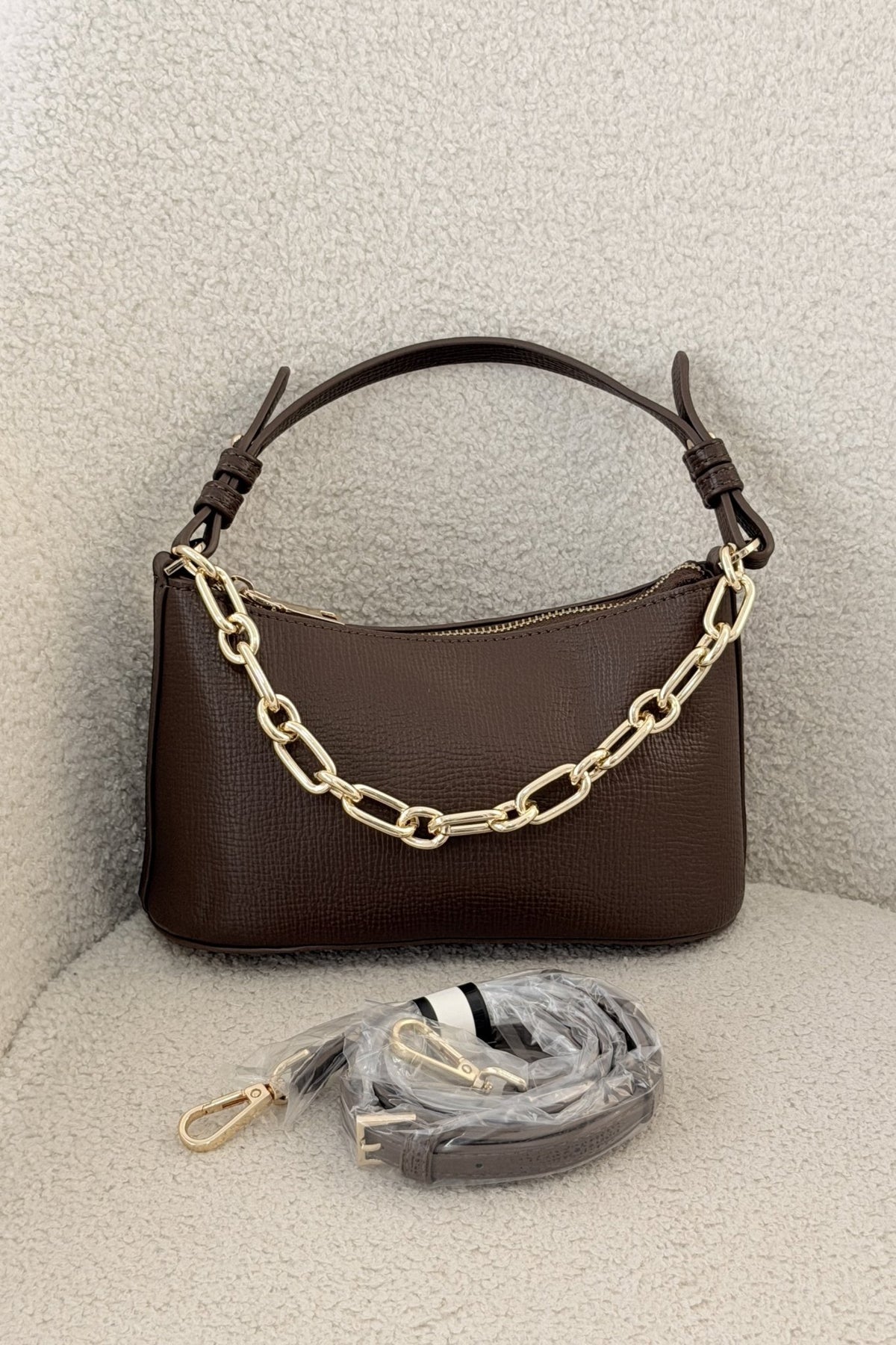 Bolsa de ombro com corrente dourada - lavishiochicMalalavishiochic