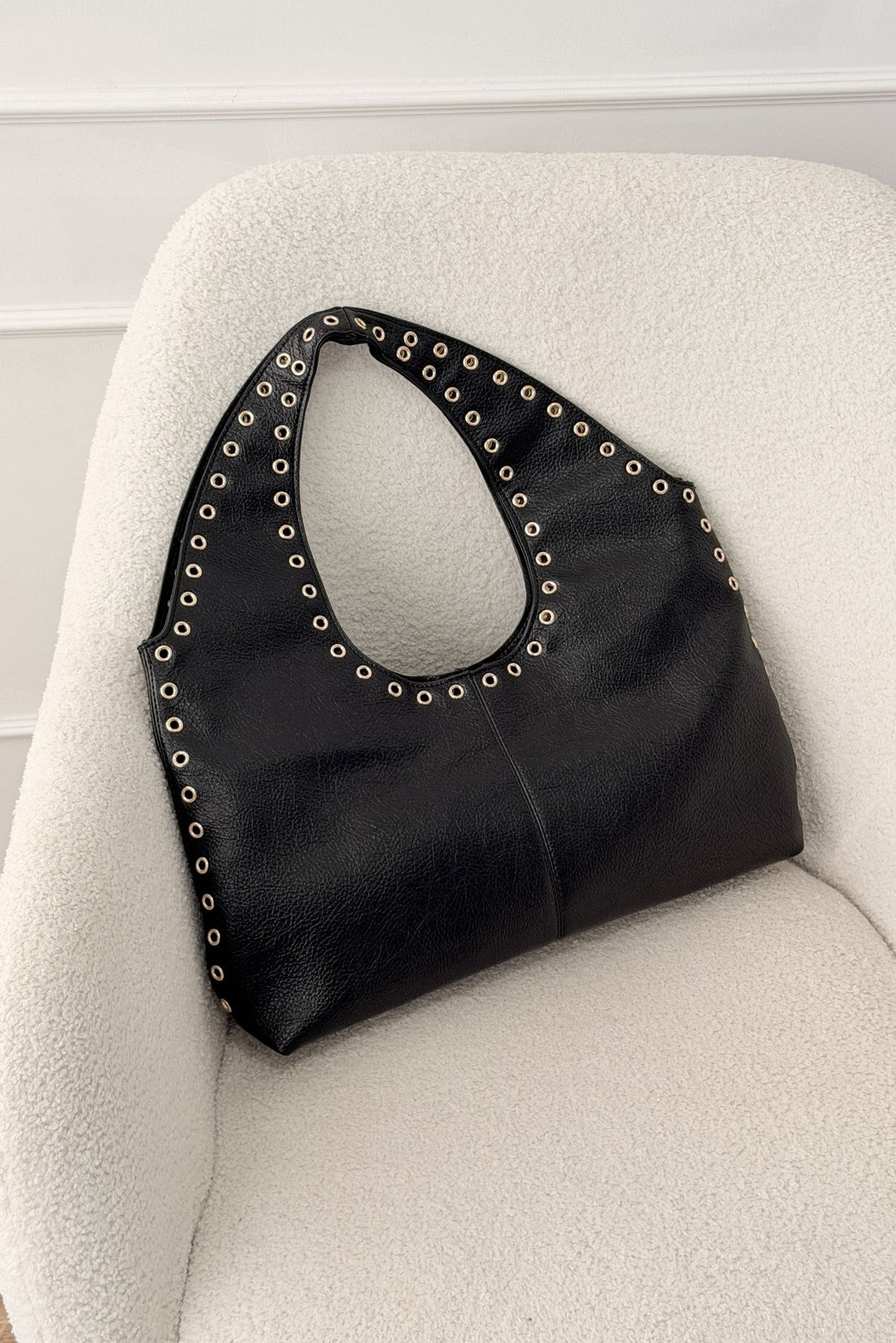 Bolsa Hobo com ilhós metálicos e alça larga - lavishiochicMalalavishiochic