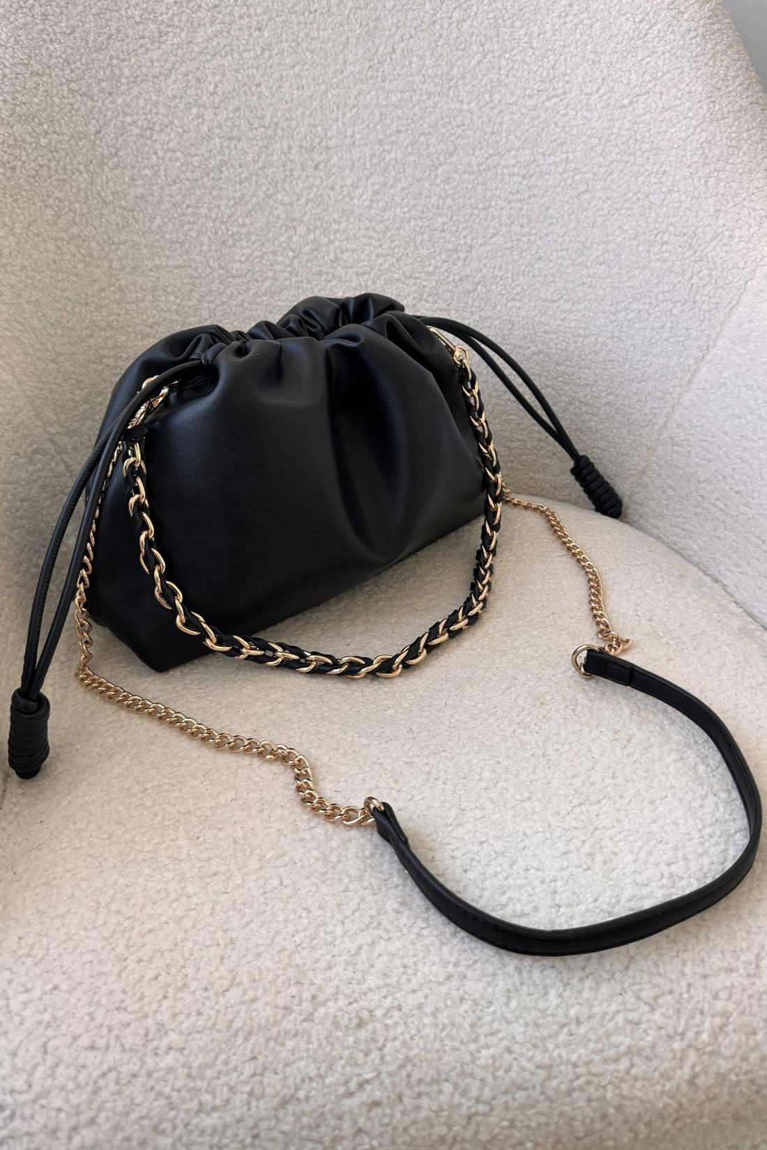 Bolsa macio com corrente dourada S - lavishiochicBolsalavishiochic