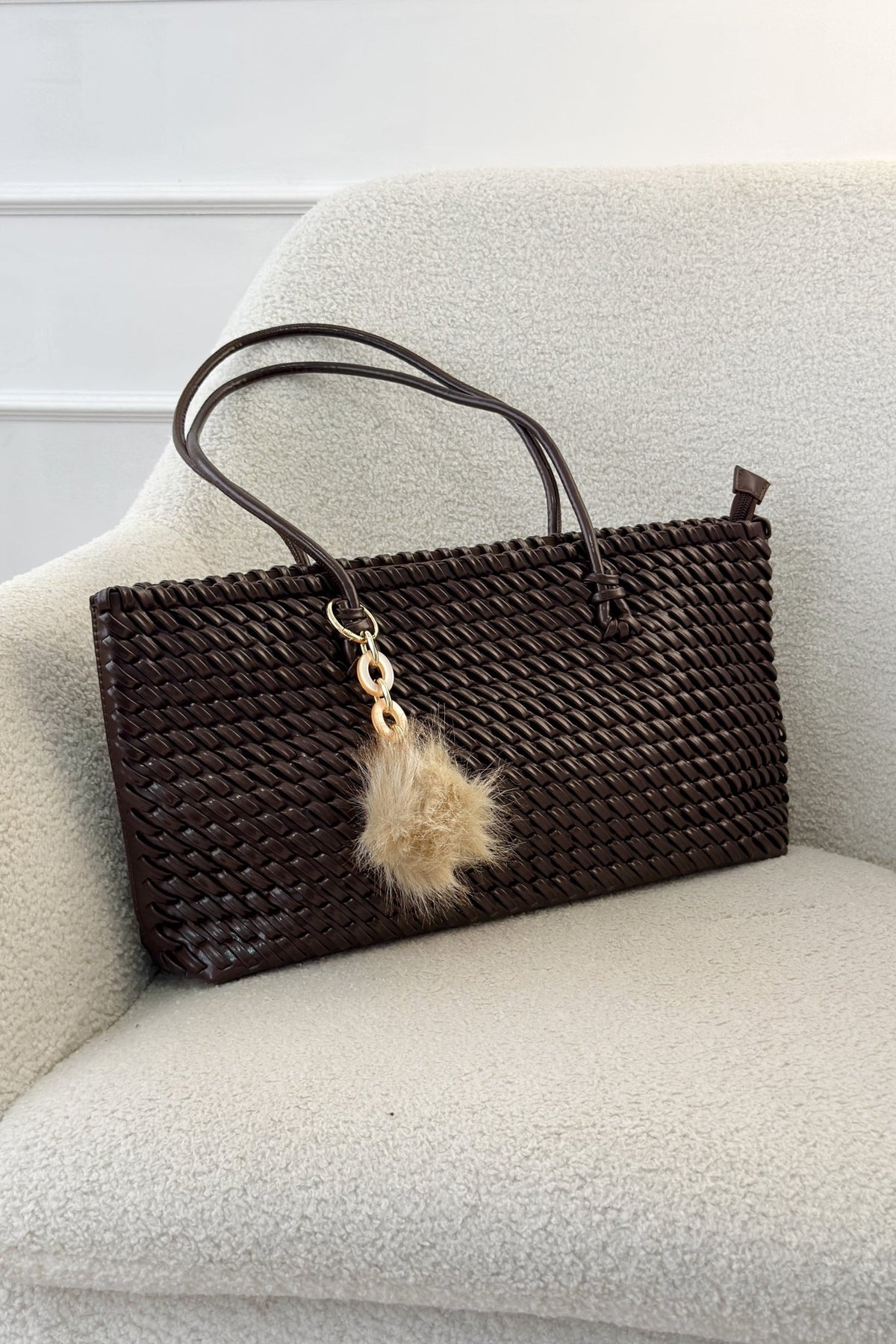 Bolsa tote tecida com pom-pom - lavishiochicMalalavishiochic
