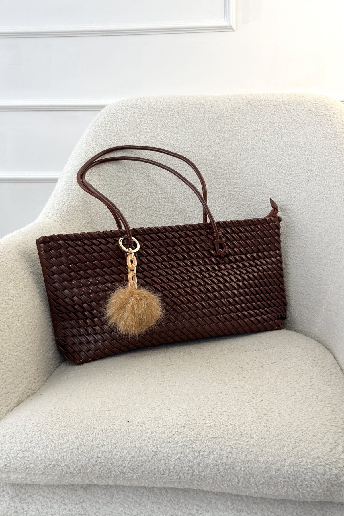 Bolsa tote tecida com pom-pom - lavishiochicMalalavishiochic
