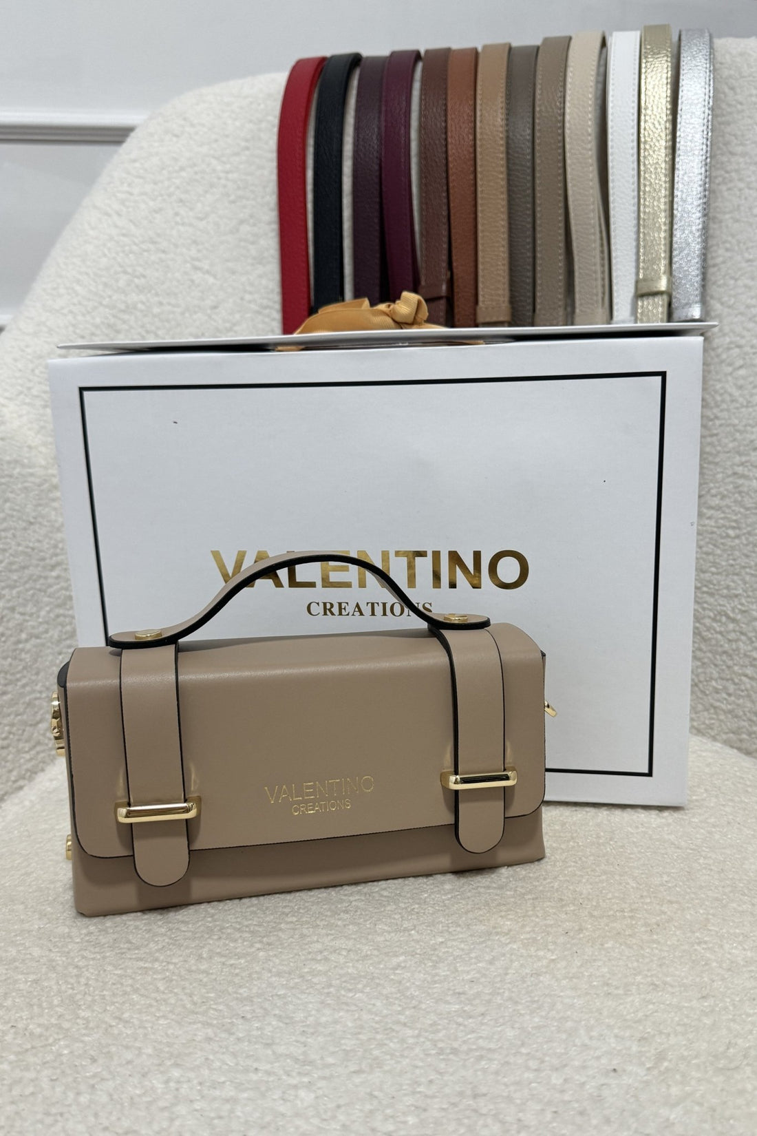 Bolsa Valen em pele com corrente dourada - lavishiochicMalalavishiochic