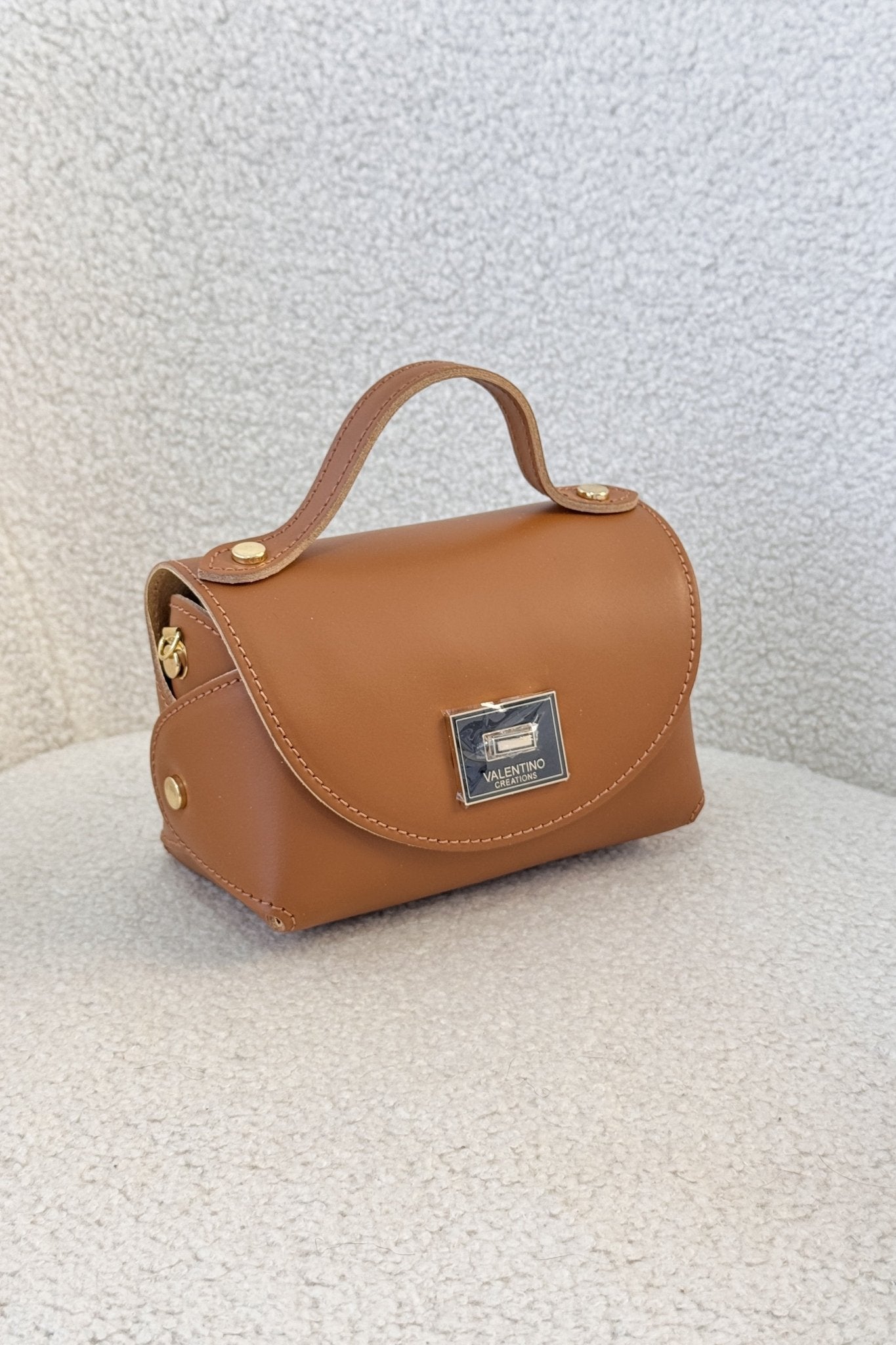 Bolsa Valentino em pele com corrente dourada - lavishiochicMalalavishiochic