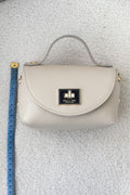 Bolsa Valentino em pele com corrente dourada - lavishiochicMalalavishiochic