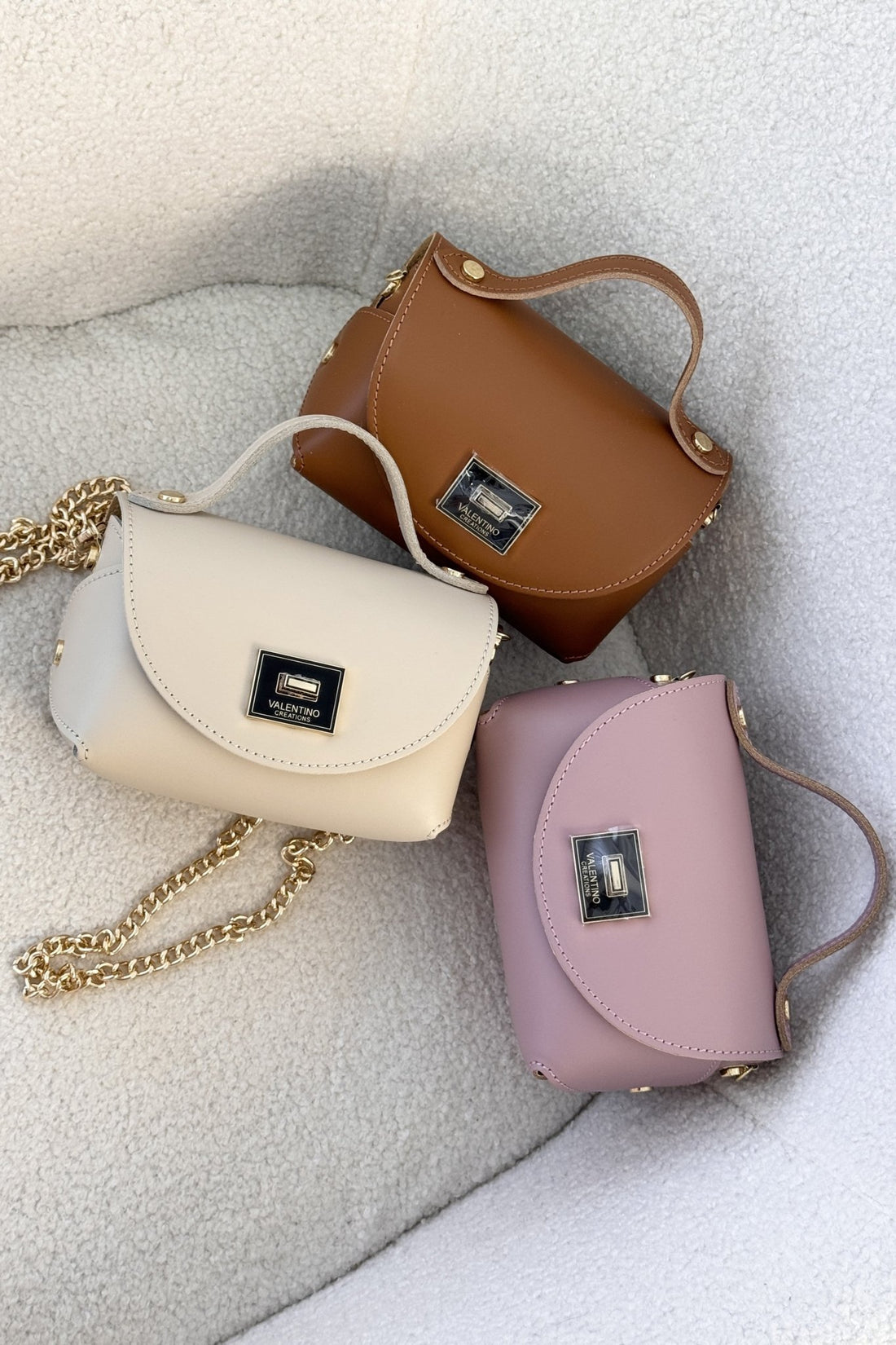 Bolsa Valentino em pele com corrente dourada - lavishiochicMalalavishiochic