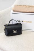 Bolsa Valentino em pele com corrente dourada - lavishiochicMalalavishiochic