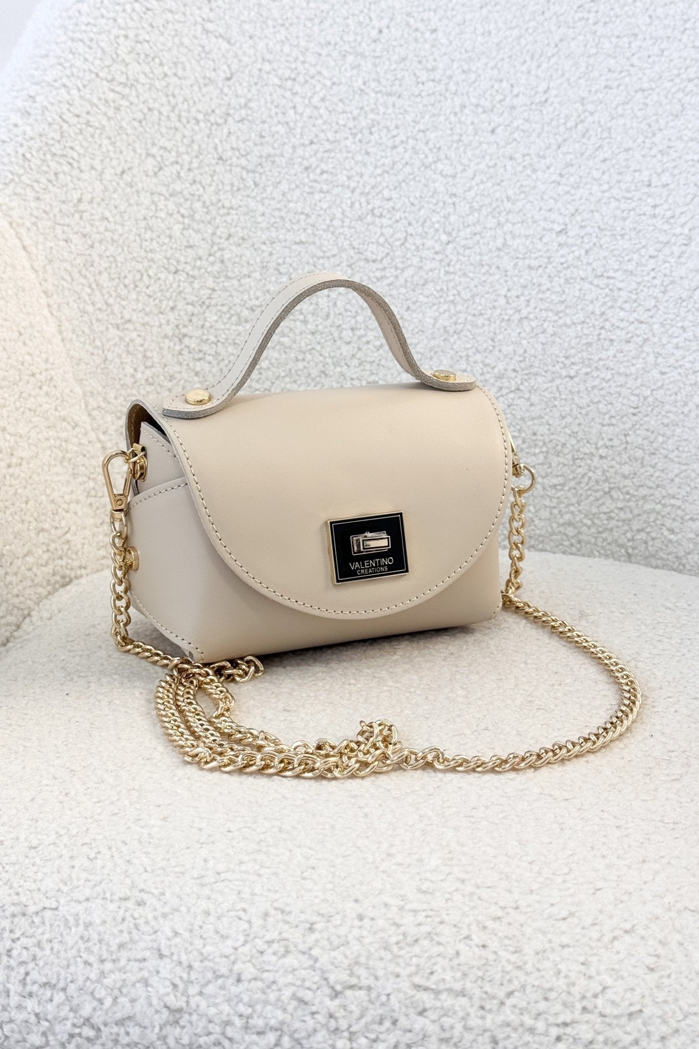 Bolsa Valentino em pele com corrente dourada - lavishiochicMalalavishiochic