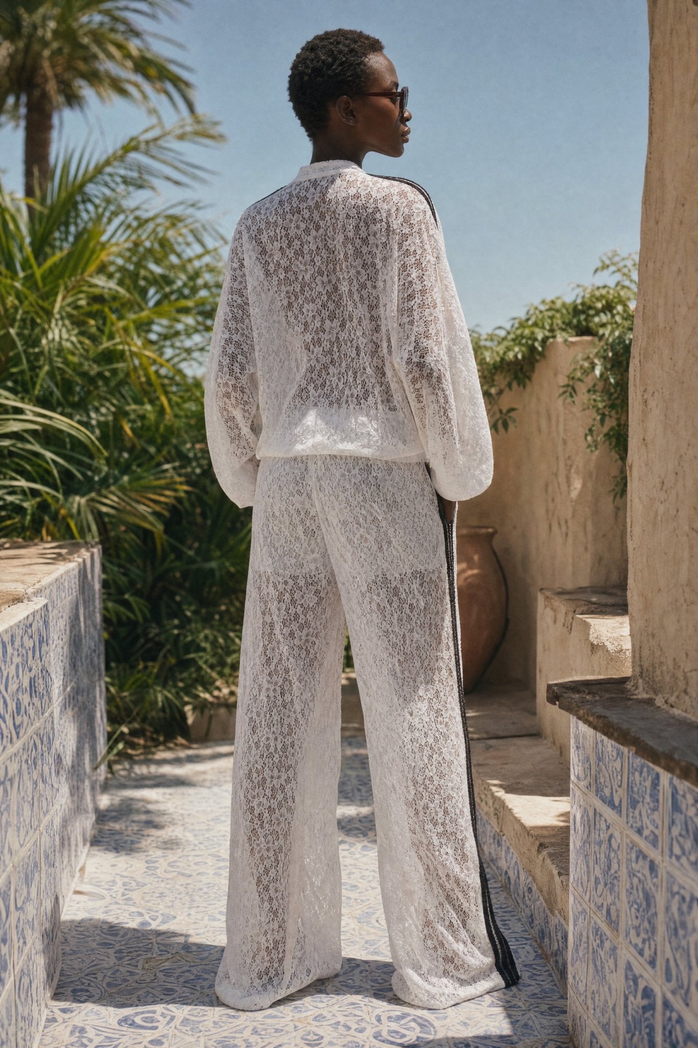 Bomber em sangallo com bordados florais LUMINA - lavishiochiccasacolumina