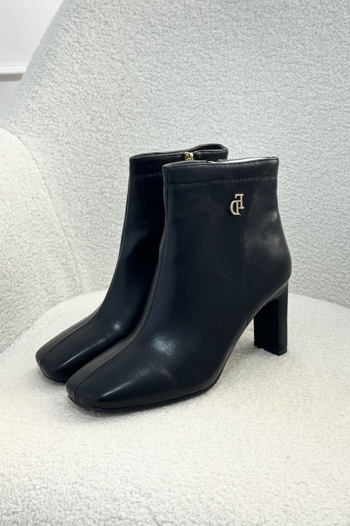 Botins de Salto Alto em Pele - lavishiochicBotinslavishiochic