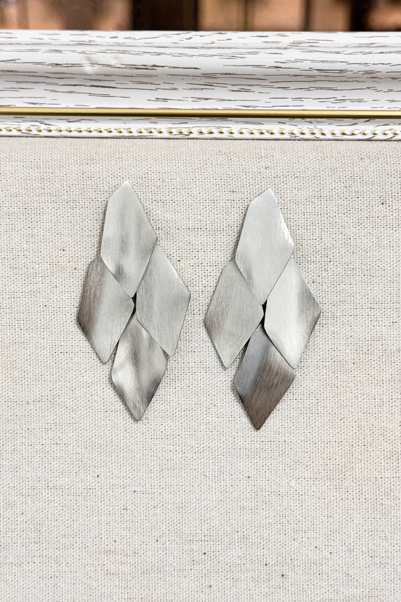 Brincos de Folhas Prateadas em Aço Inoxidável - lavishiochicBrincoslavishiochic