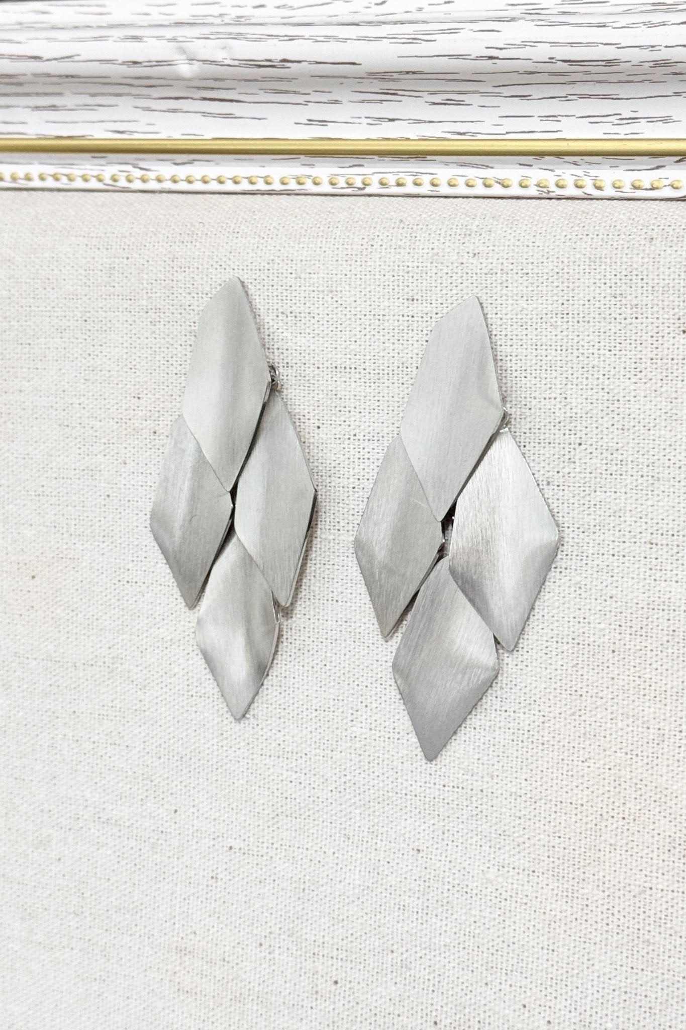 Brincos de Folhas Prateadas em Aço Inoxidável - lavishiochicBrincoslavishiochic