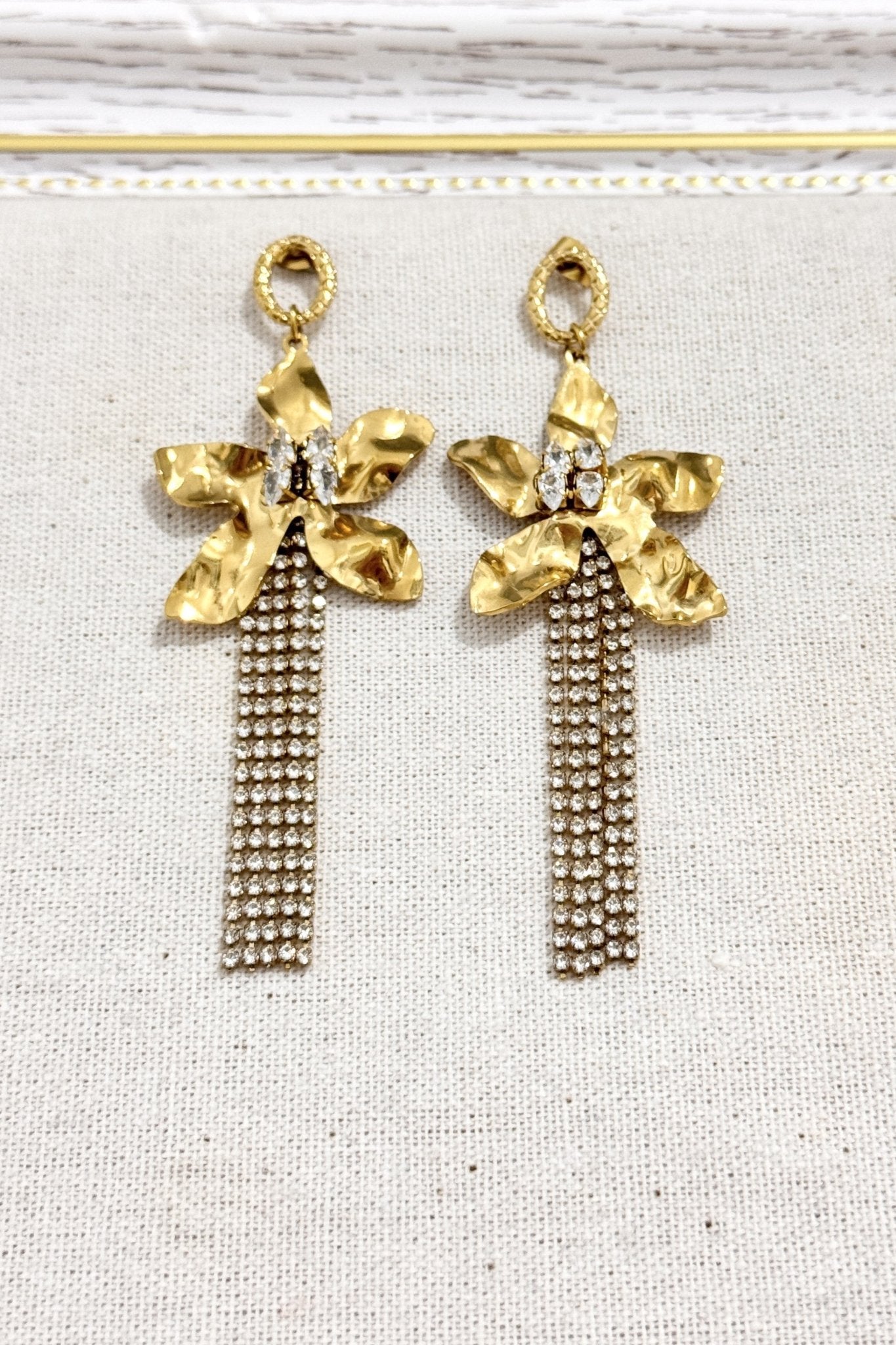 Brincos Florais Dourados com Franjas em Aço Inoxidável - lavishiochicBrincoslavishiochic