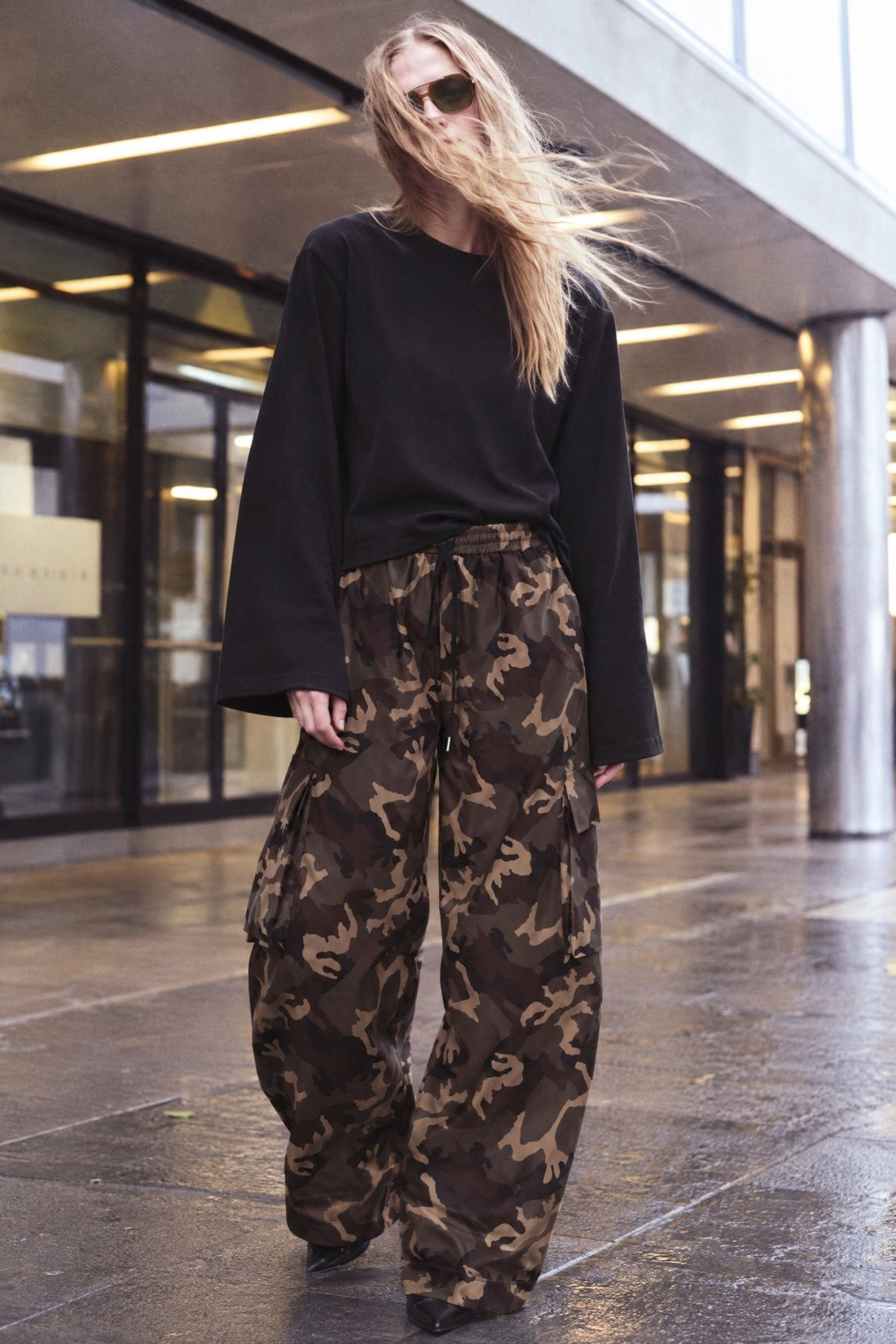 Calça cargo com padrão camuflado LUMINA - lavishiochicCalçaslumina