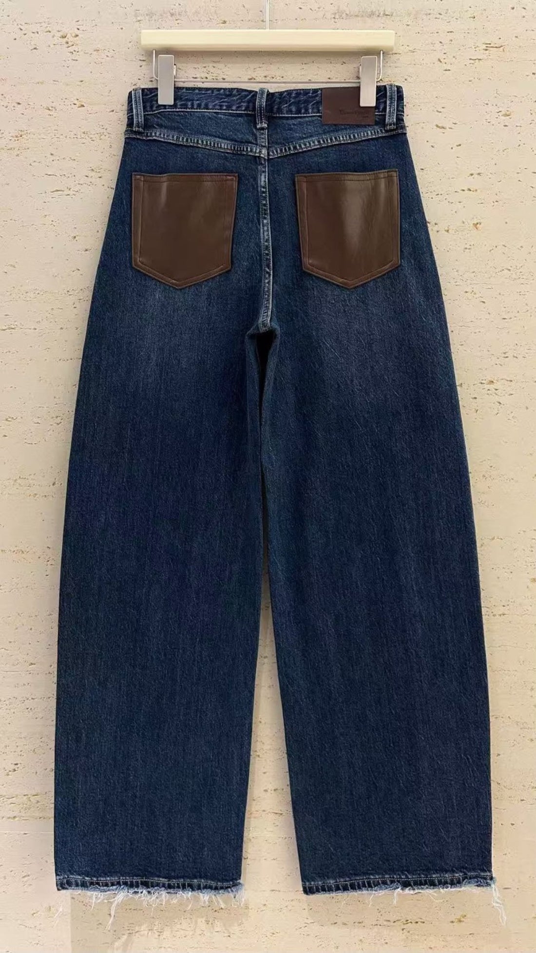 Calça com bolsos traseiros em PU QUEEN HEARTS - lavishiochicCalçasQueen Hearts