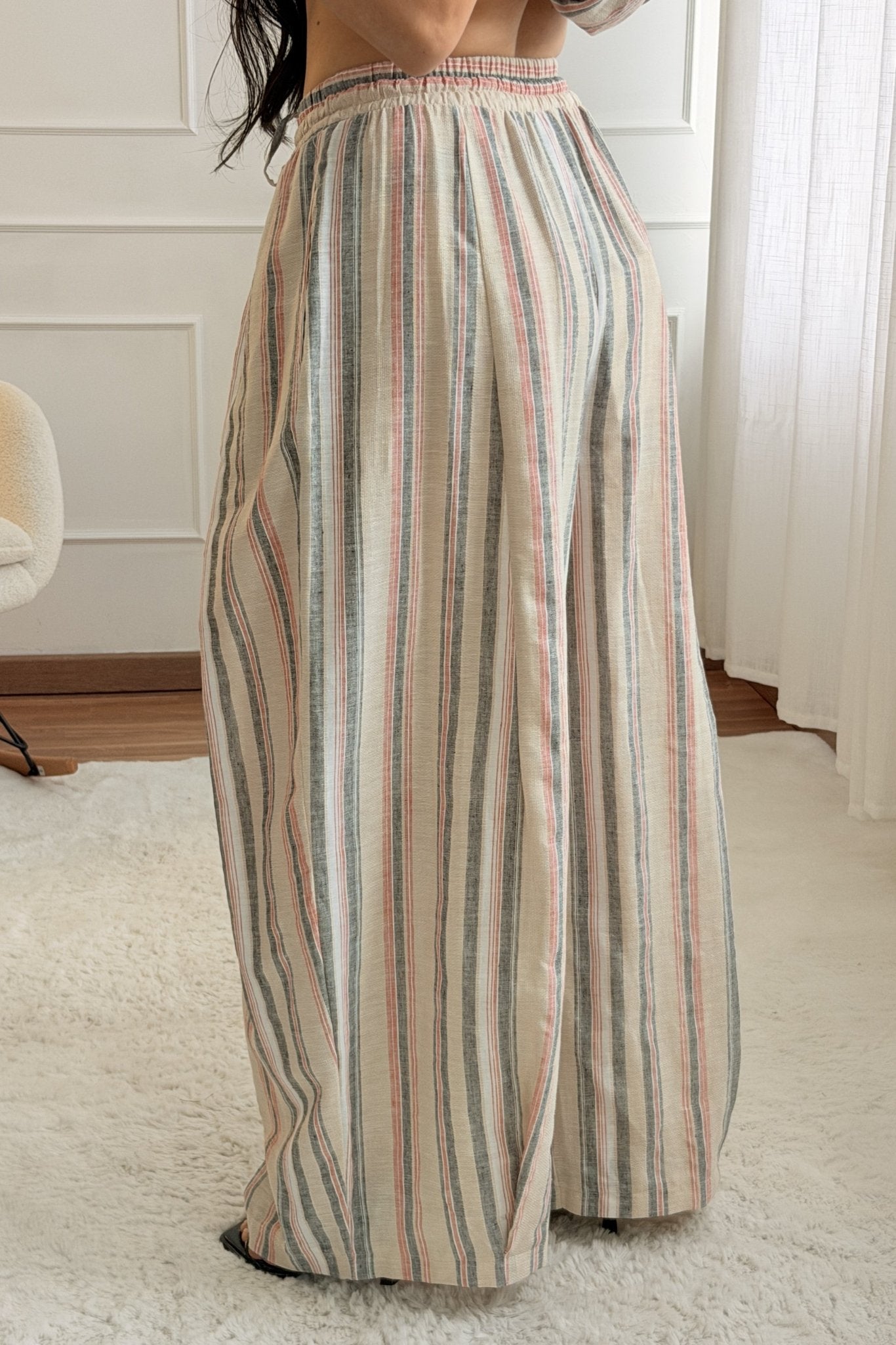 Calça com padrão às riscas LUMINA - lavishiochicCalçalumina