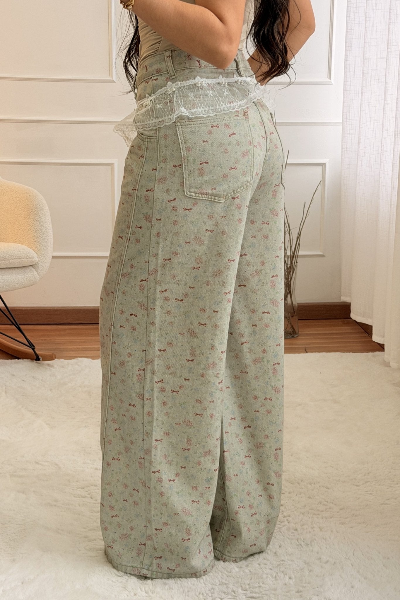 Calça com renda AZAKA - lavishiochicCalçaAZAKA