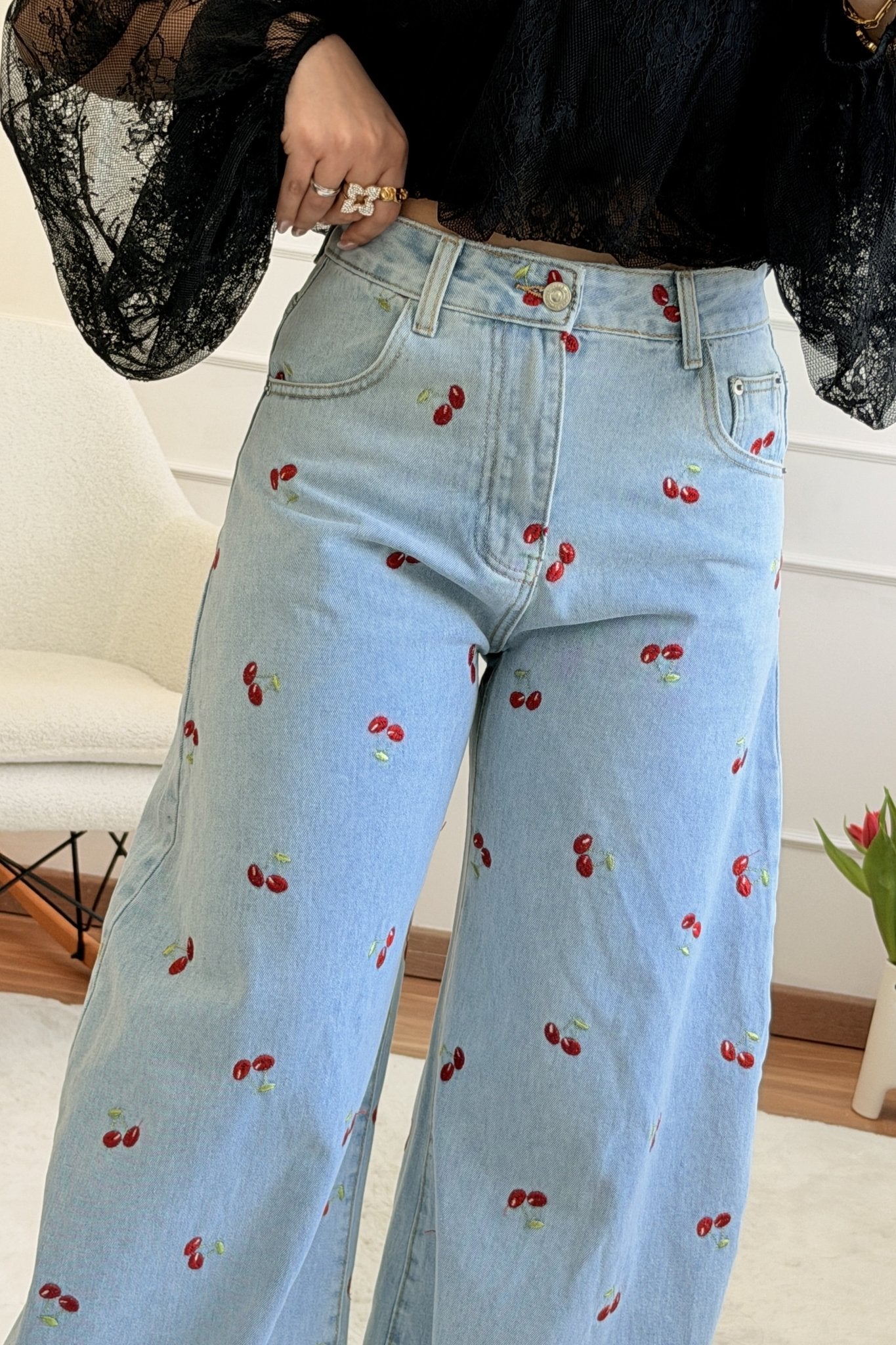 Calça de Ganga com Cerejas Bordadas MOCHY - lavishiochicCalçasMochy