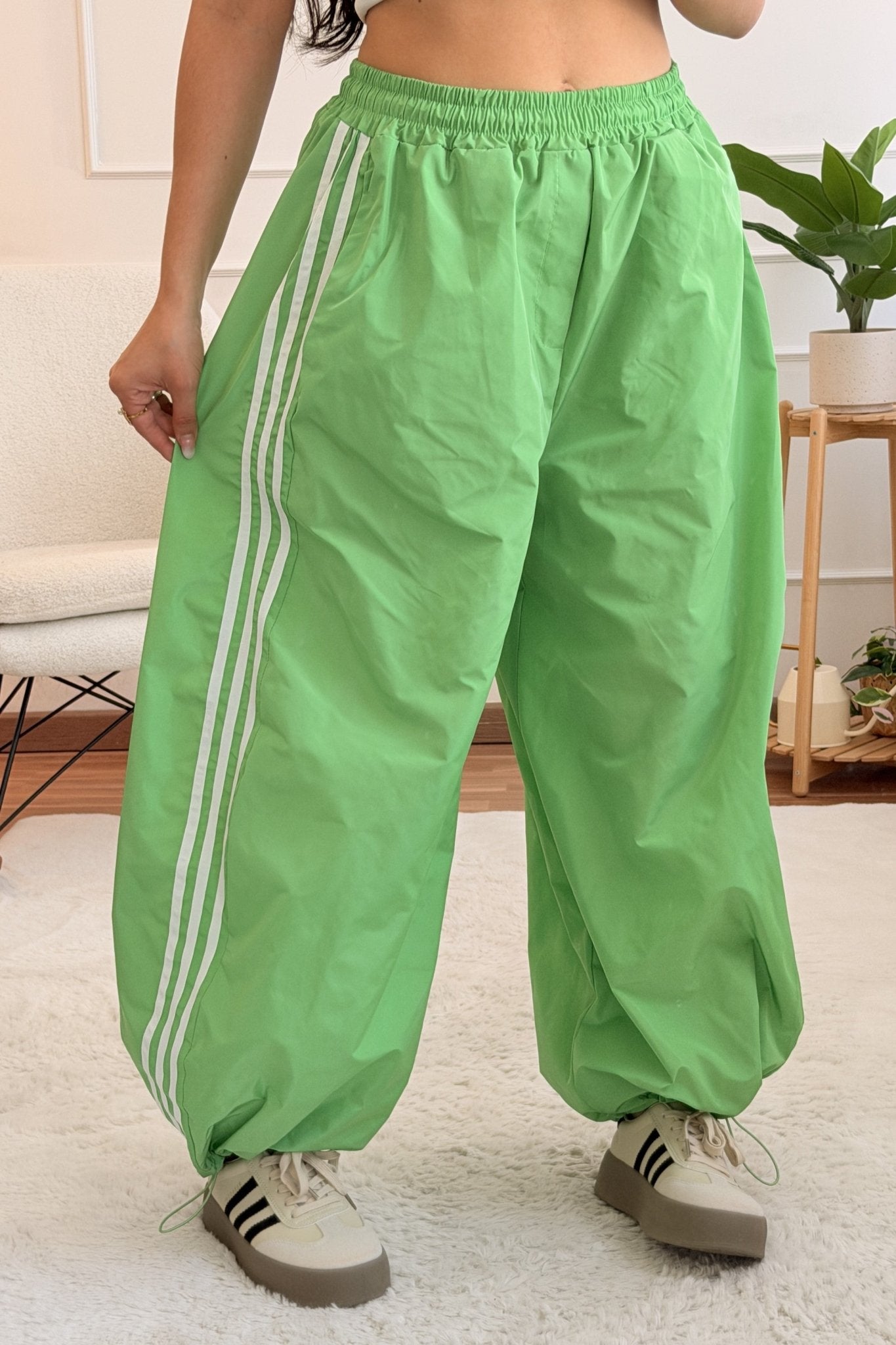Calça desportiva com riscas laterais LUMINA - lavishiochicCalçaslumina