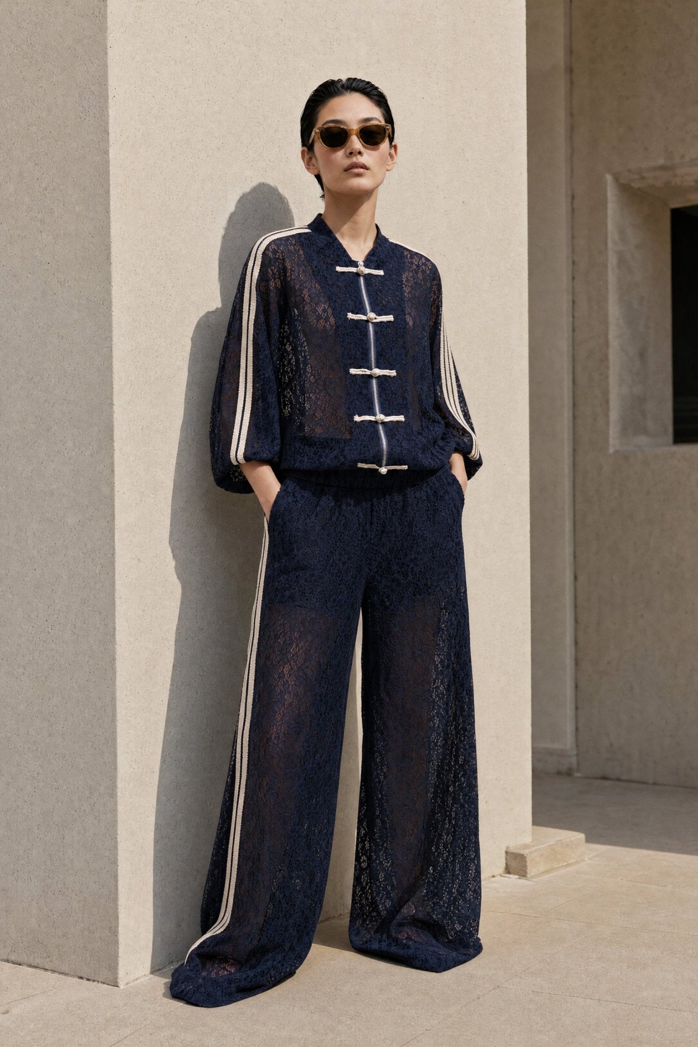 Calça em renda vazada com bordado floral LUMINA - lavishiochicCalçalumina