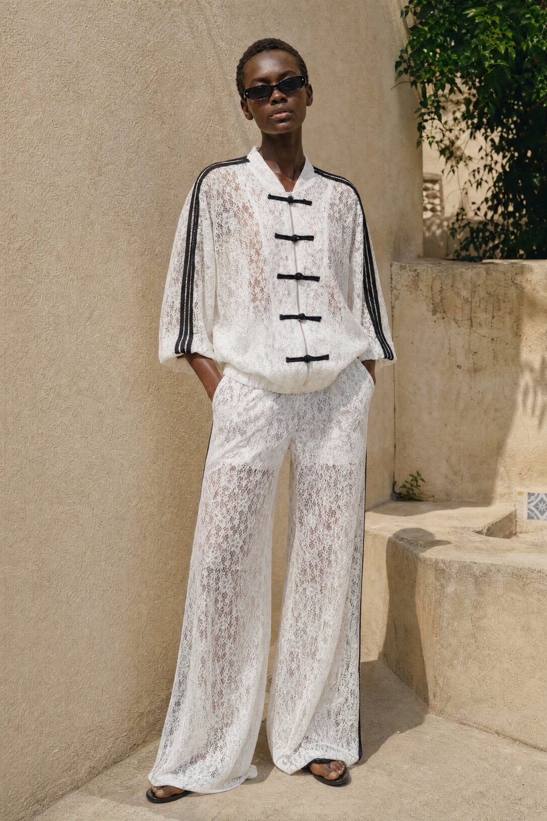 Calça em renda vazada com bordado floral LUMINA - lavishiochicCalçalumina
