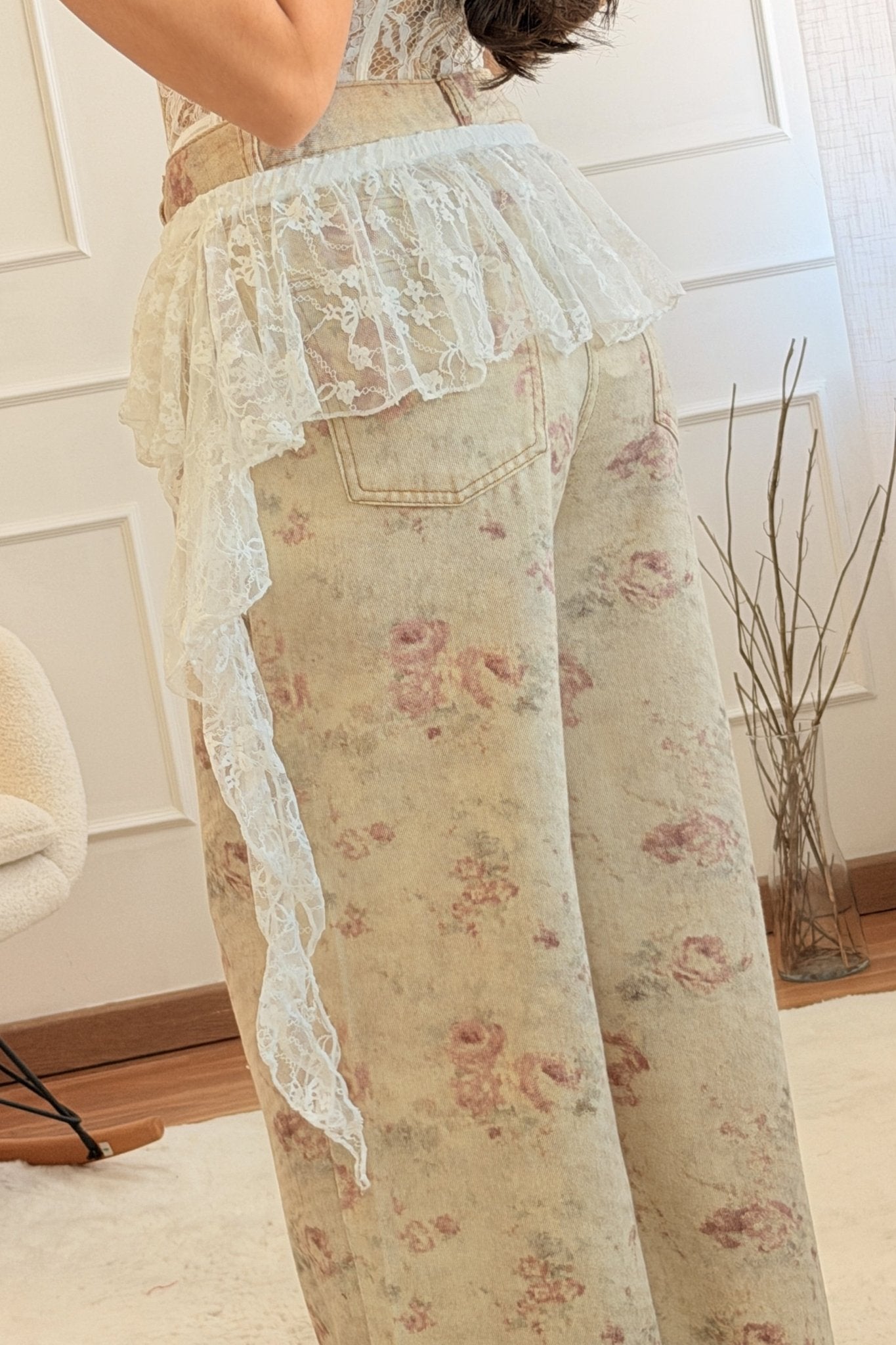 Calça Floral com Saia Sobreposta Rendada – AZAKA - lavishiochicCalçasAZAKA