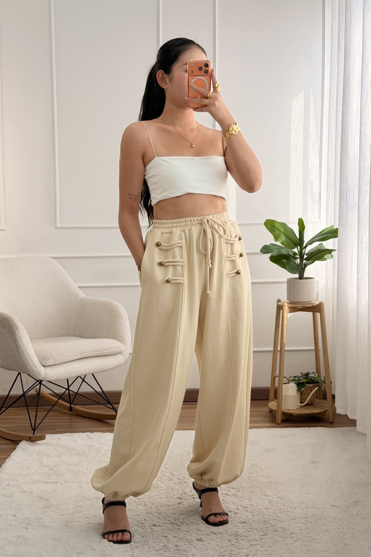 Calça jogger com botões dourados e corte amplo LUMINA - lavishiochicCalçaslumina