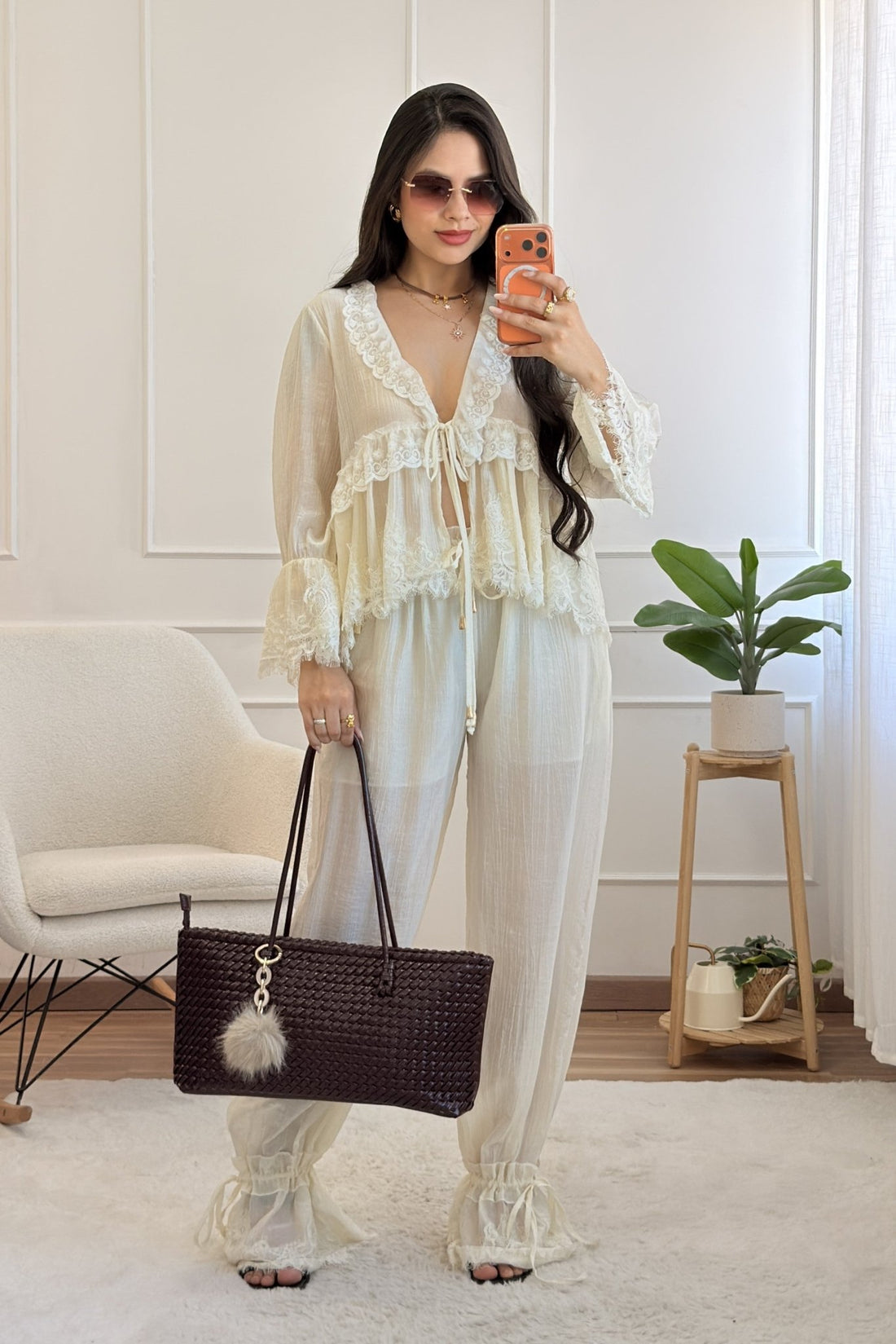 Calça largas com renda na barra - lavishiochicCalçaslavishiochic