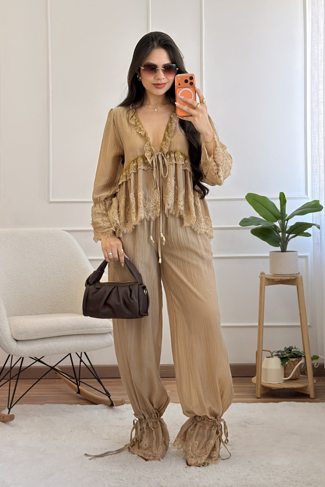 Calça largas com renda na barra - lavishiochicCalçaslavishiochic