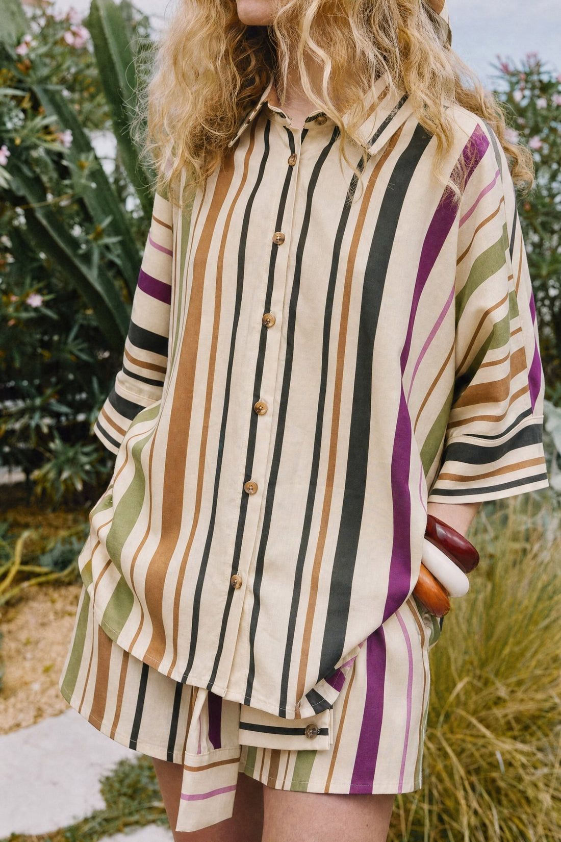 Camisa às riscas multicoloridas LUMINA - lavishiochiccamisalumina