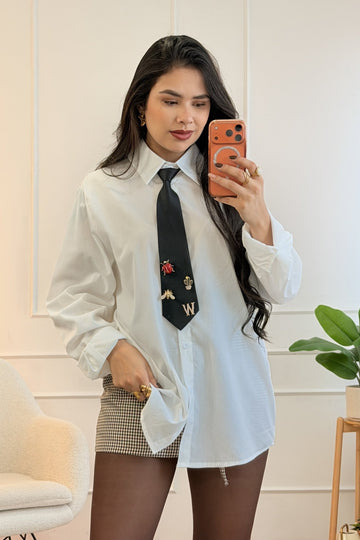 Camisa com gravata decorativa ajustável - lavishiochiccamisalavishiochic