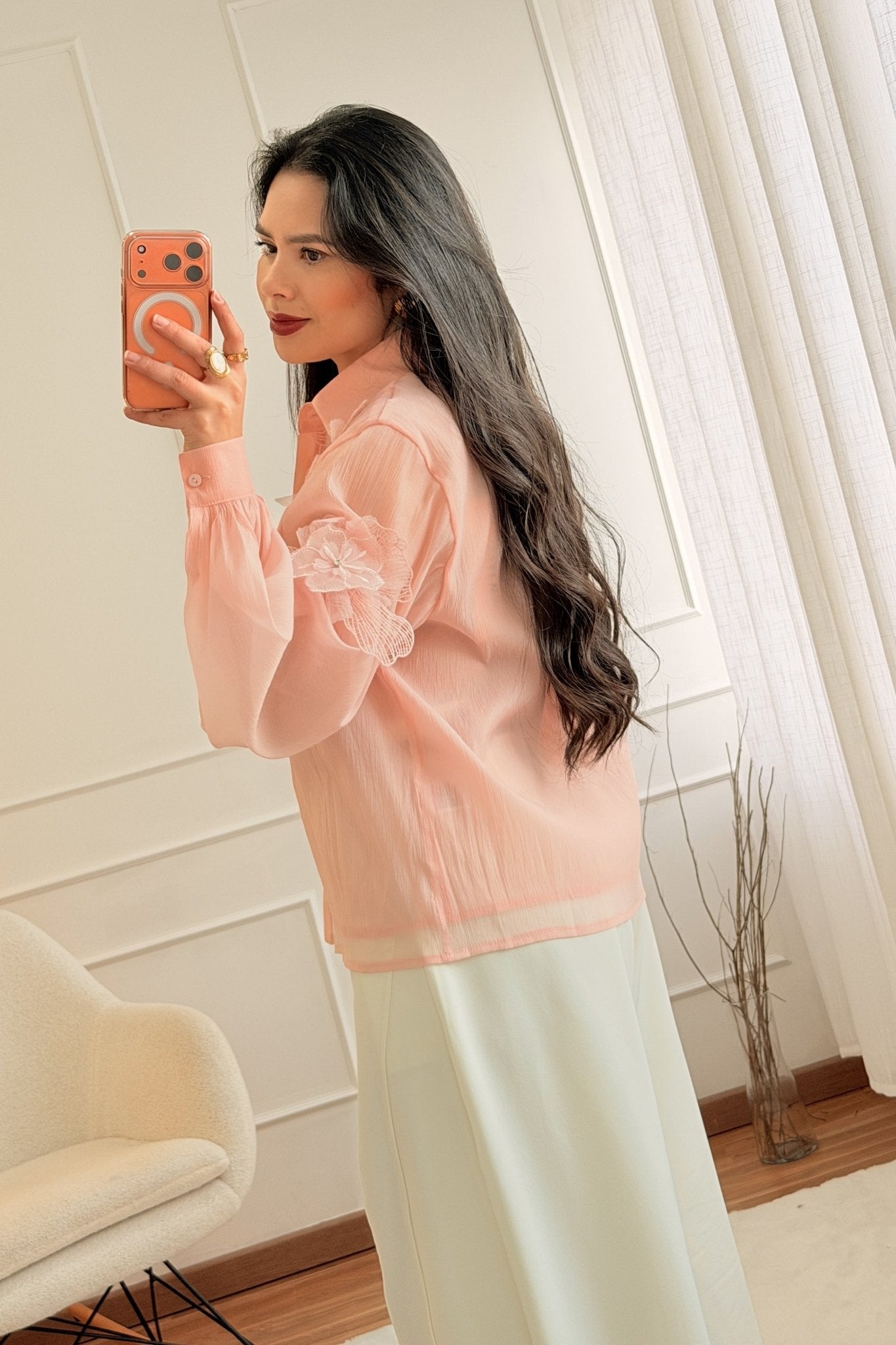 Camisa Fluida com Flores 3D ELLI WHITE - lavishiochiccamisaELLI WHITE