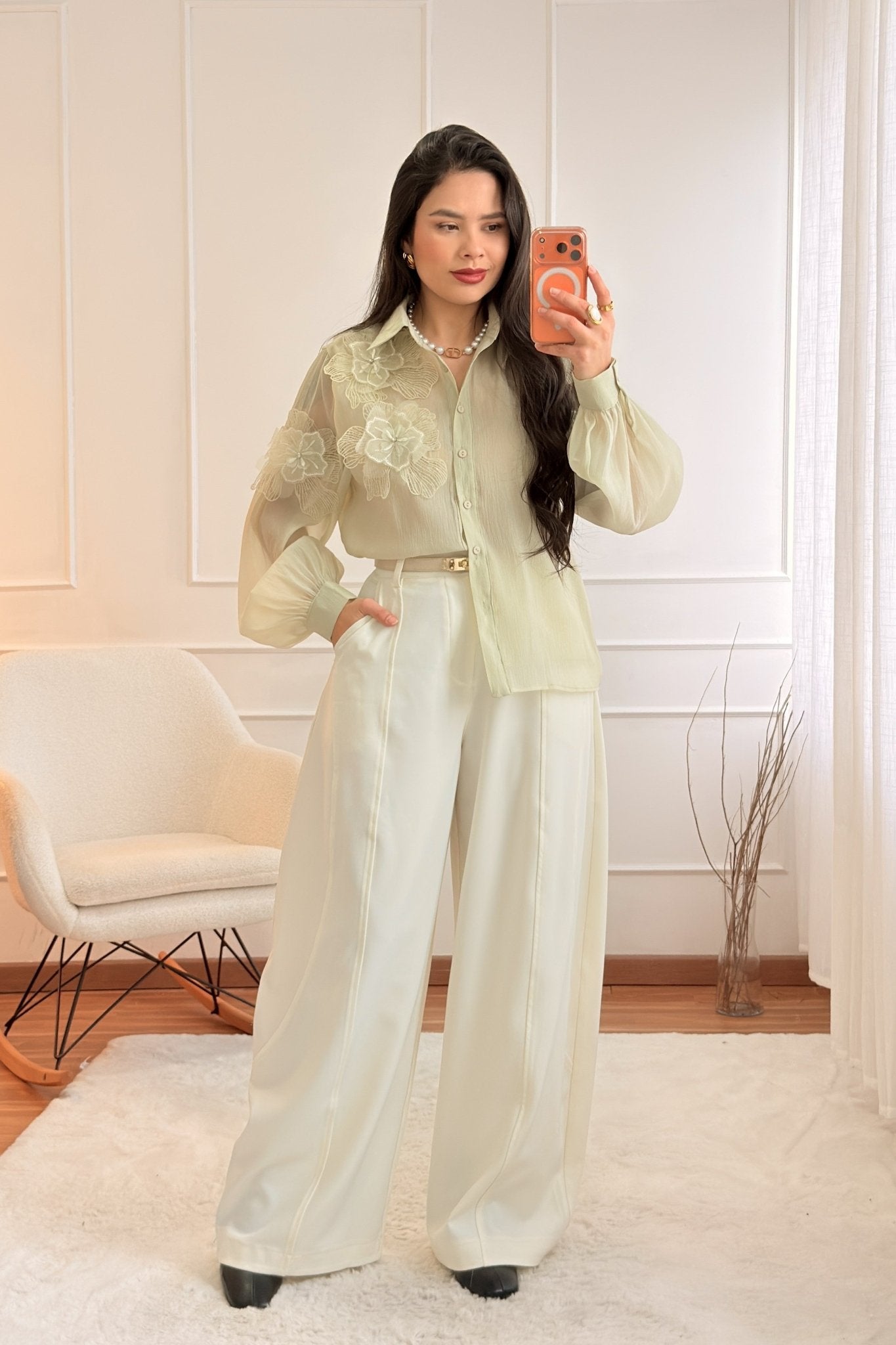 Camisa Fluida com Flores 3D ELLI WHITE - lavishiochiccamisaELLI WHITE