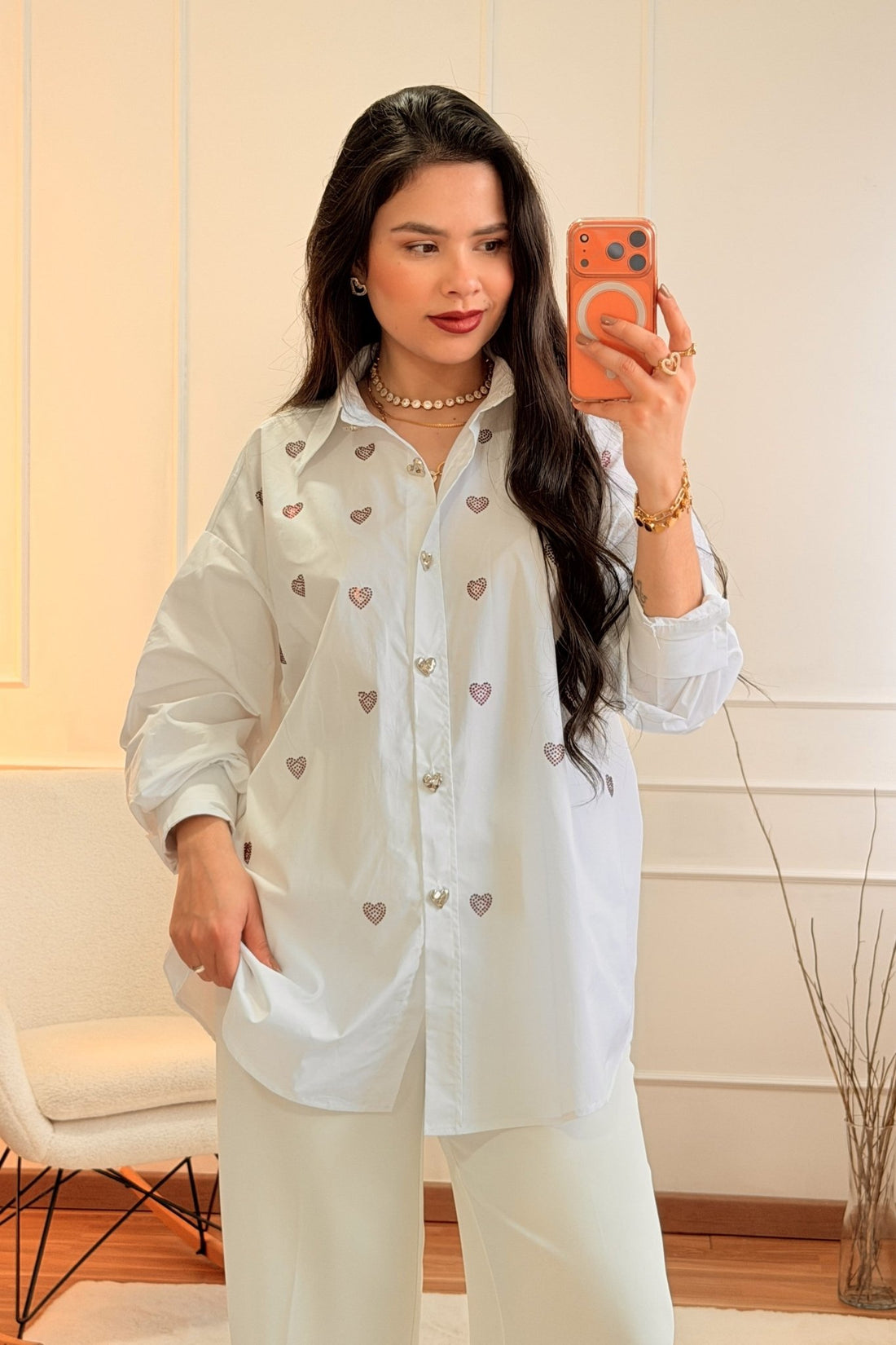 Camisa Oversize com Corações e Pedrarias AZAKA - lavishiochiccamisaAZAKA