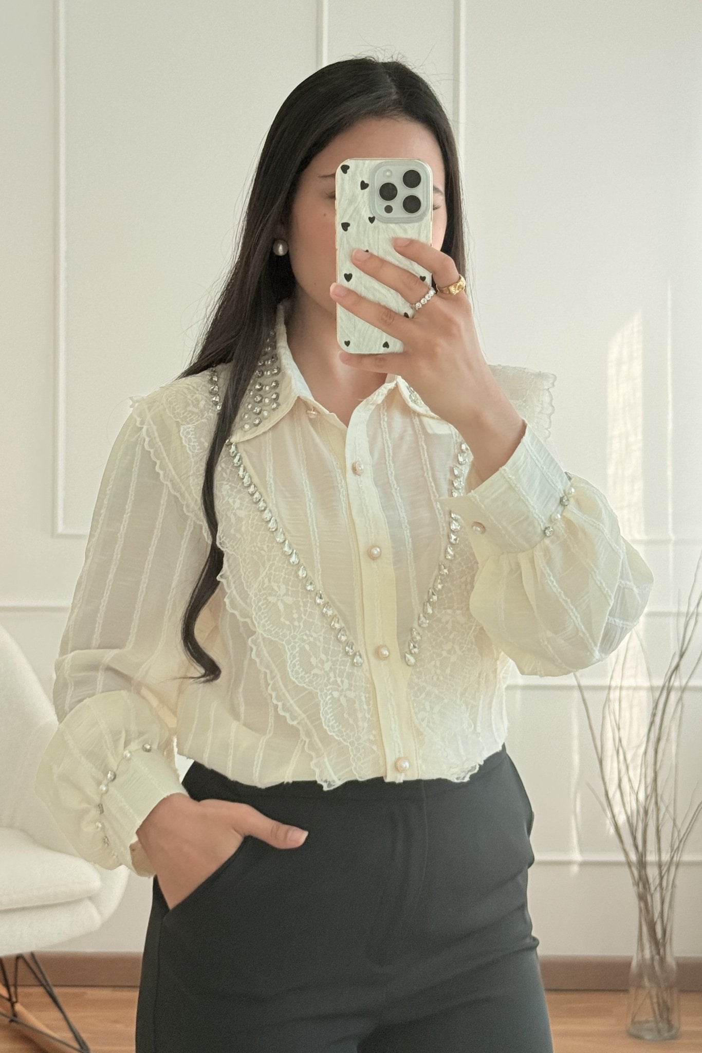 Camisa romântica com renda MOCHY - lavishiochicBlusaMochy
