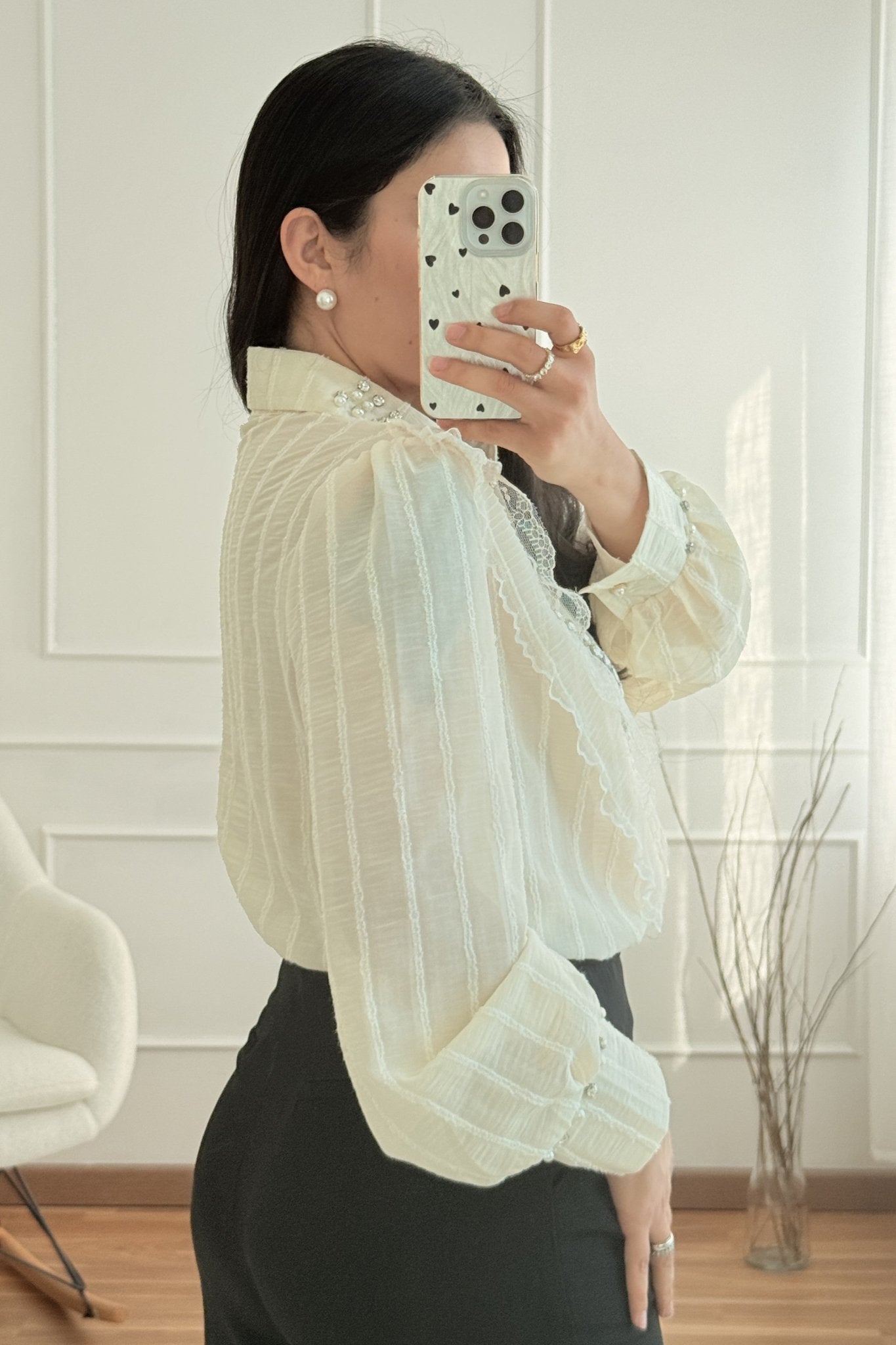 Camisa romântica com renda MOCHY - lavishiochicBlusaMochy
