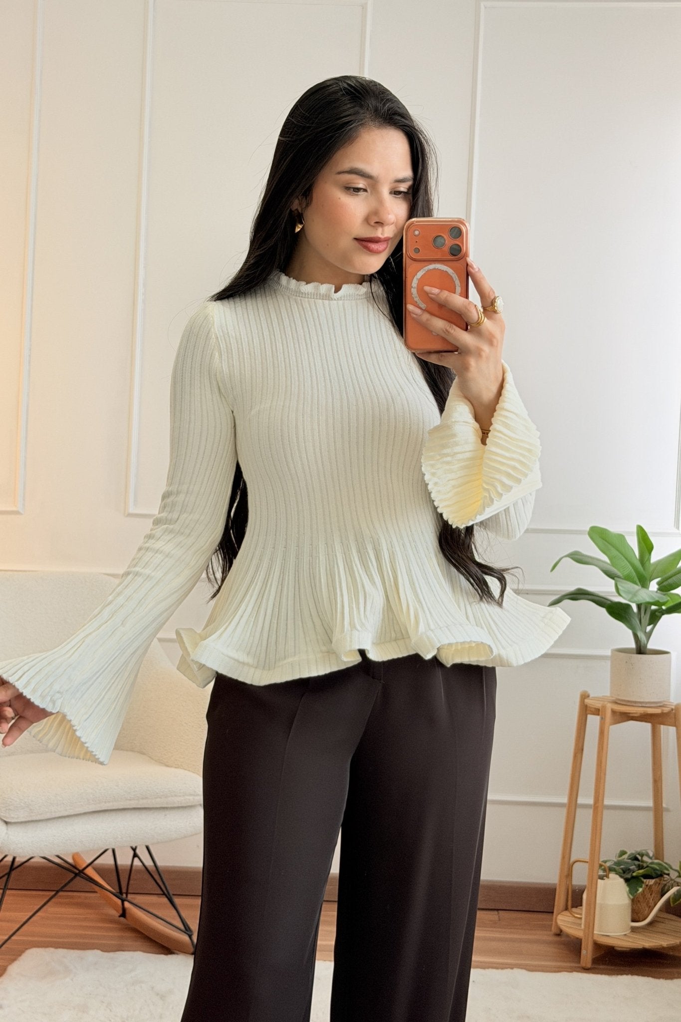 Camisola de malha canelada com gola de folho e mangas flare - lavishiochiccamisolalavishiochic