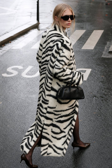 Casaco em pelo sintético com padrão zebra LUMINA - lavishiochiccasacoslumina