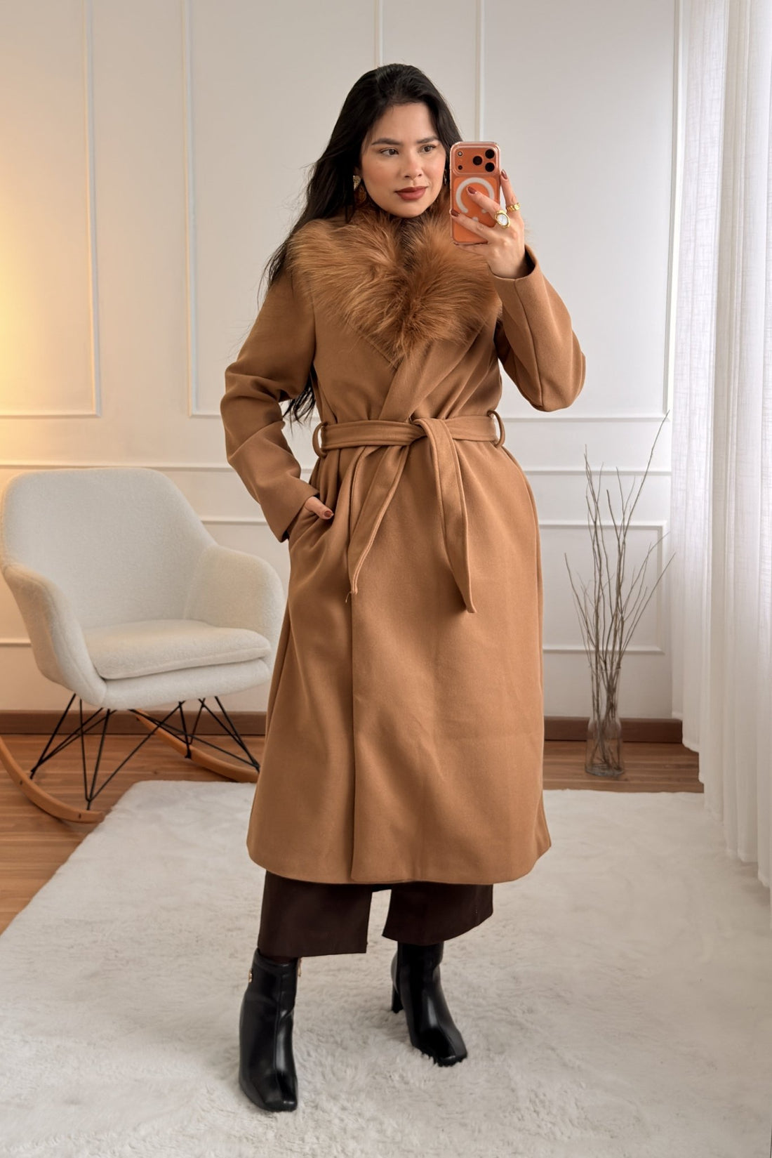 Casaco Fazenda Longo com Gola de Pêlo Sintético e Cinto - lavishiochiccasacolavishiochic