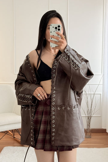 Casaco napa sintética com ilhós e laçada MOCHY - lavishiochiccasacoMochy