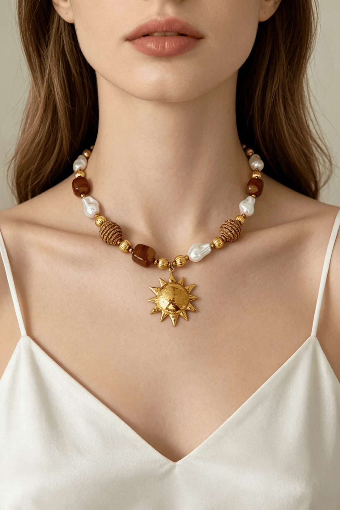 Colar com pérolas barrocas e pingente de sol em aço - lavishiochicColareslavishiochic