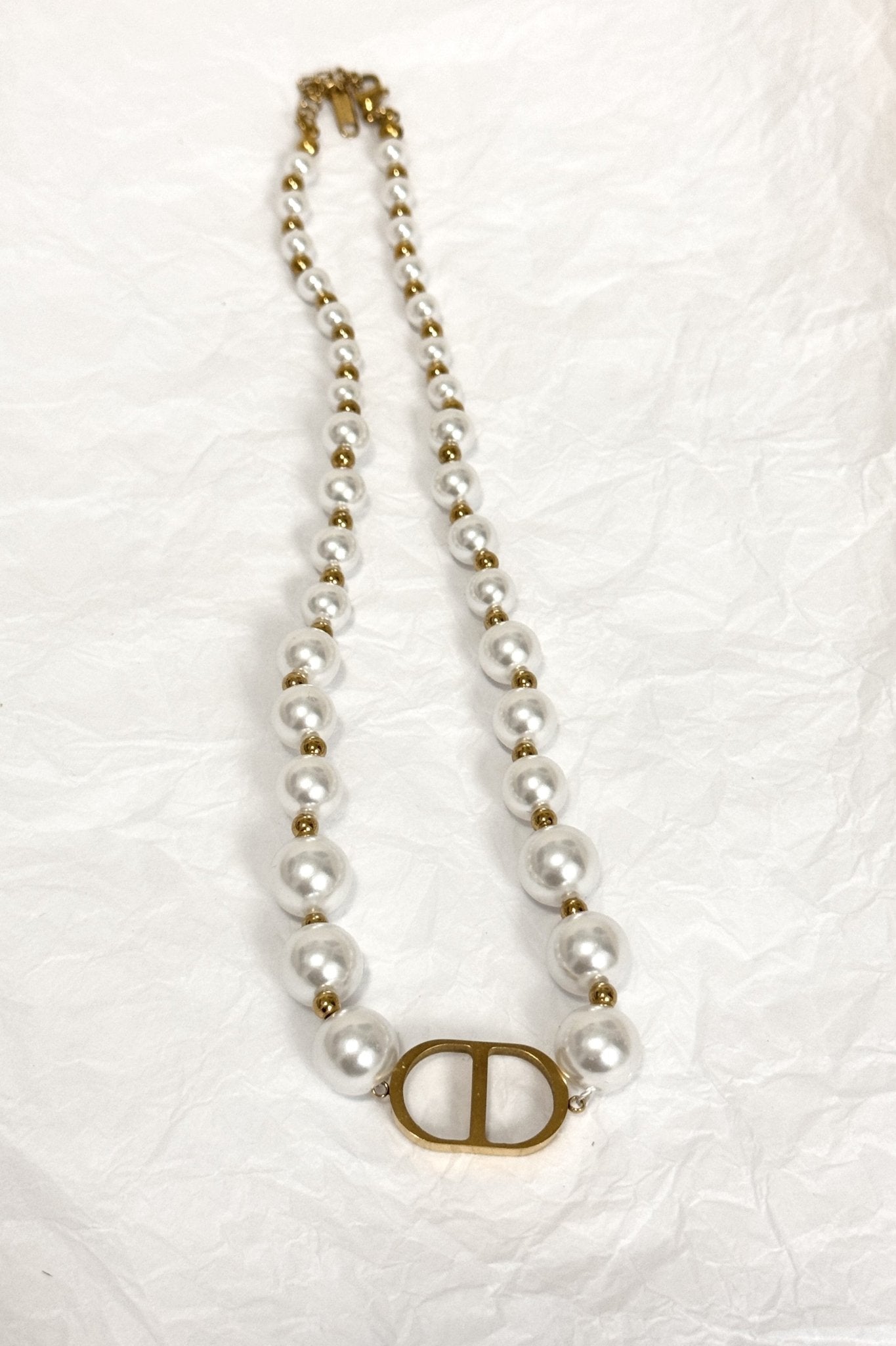 Colar de Pérolas com Pendente 'DD' Dourado Aço - lavishiochicColareslavishiochic