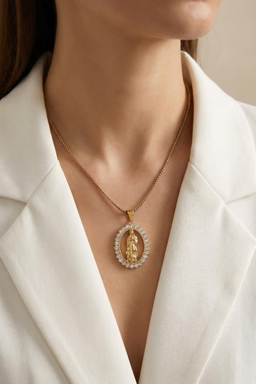 Colar Medalha de Nossa Senhora em Aço com Cristais - lavishiochicColareslavishiochic